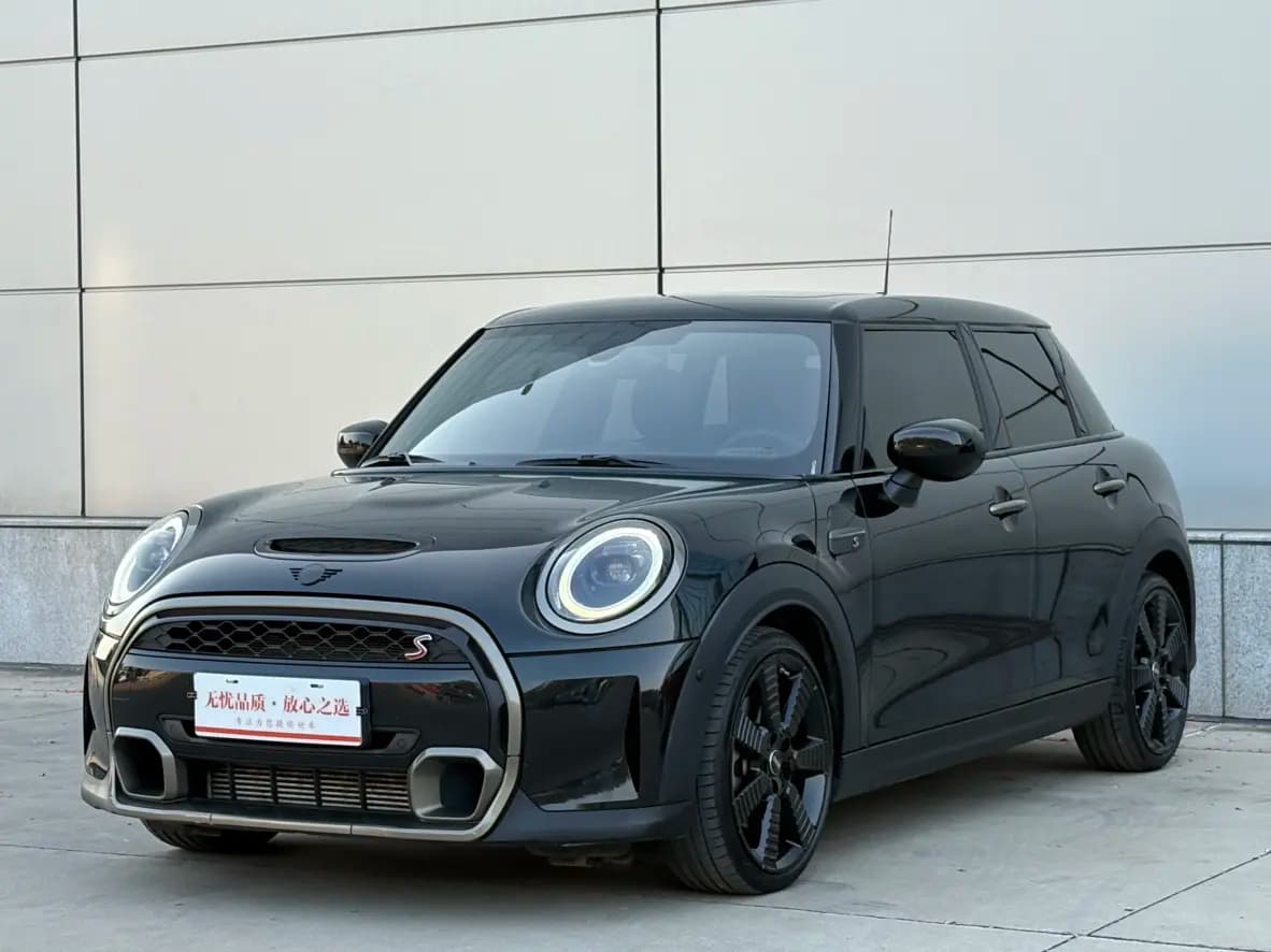 MINI 2023 г. 73122 км.