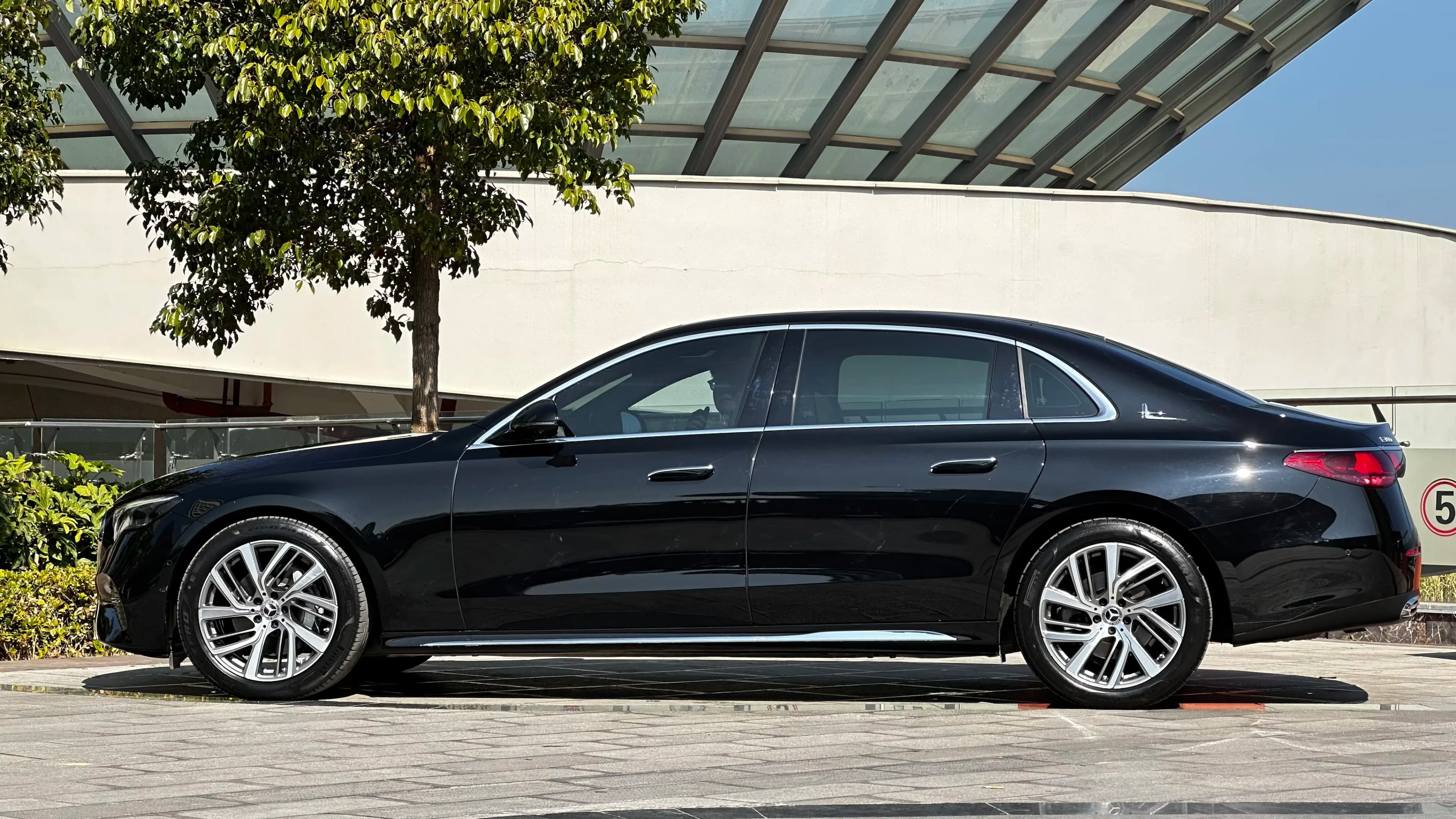 Mercedes-Benz E-Class 2024 г. 32105 км. — фото 4
