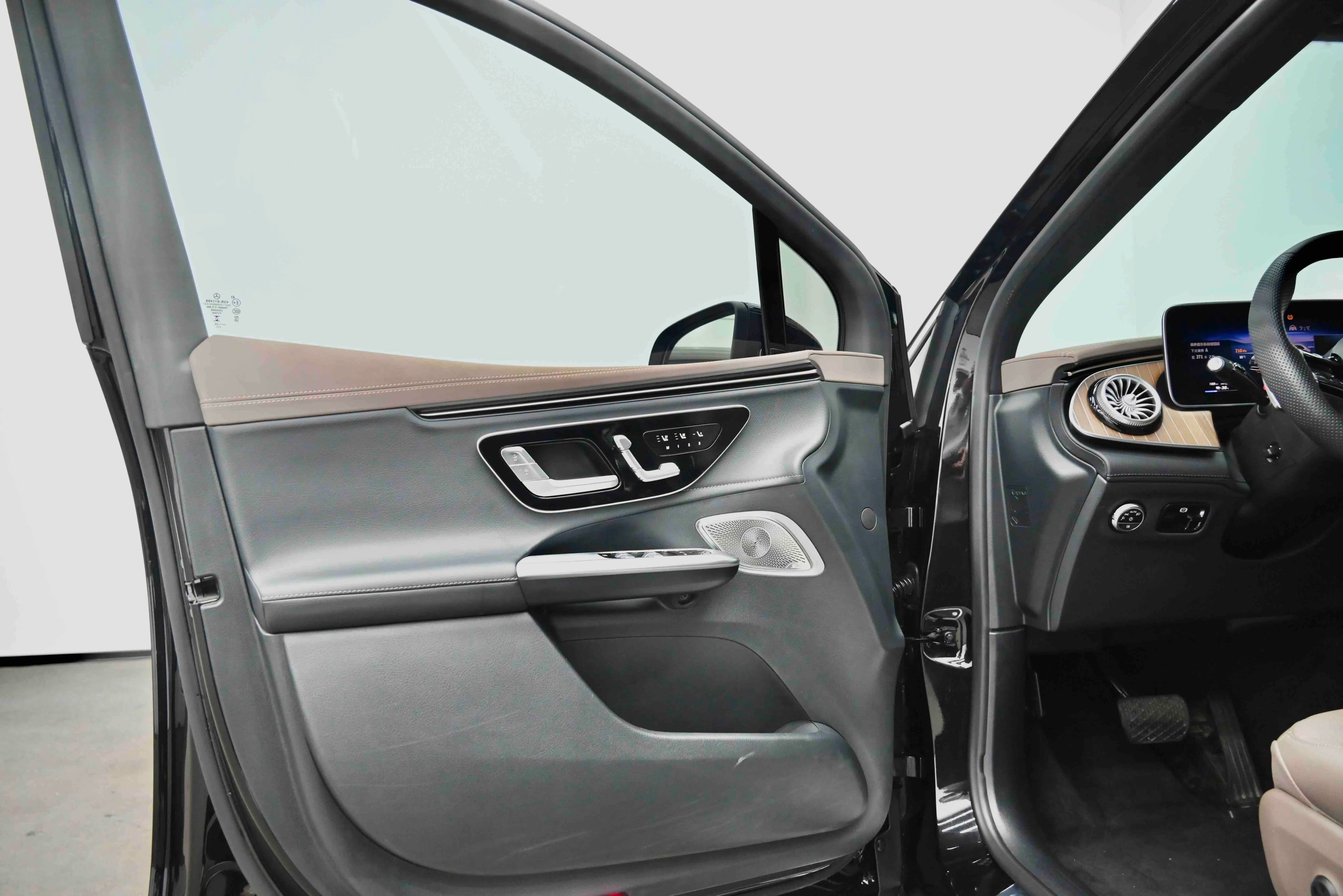 Mercedes-Benz EQE SUV 2024 г. 46628 км. — фото 35