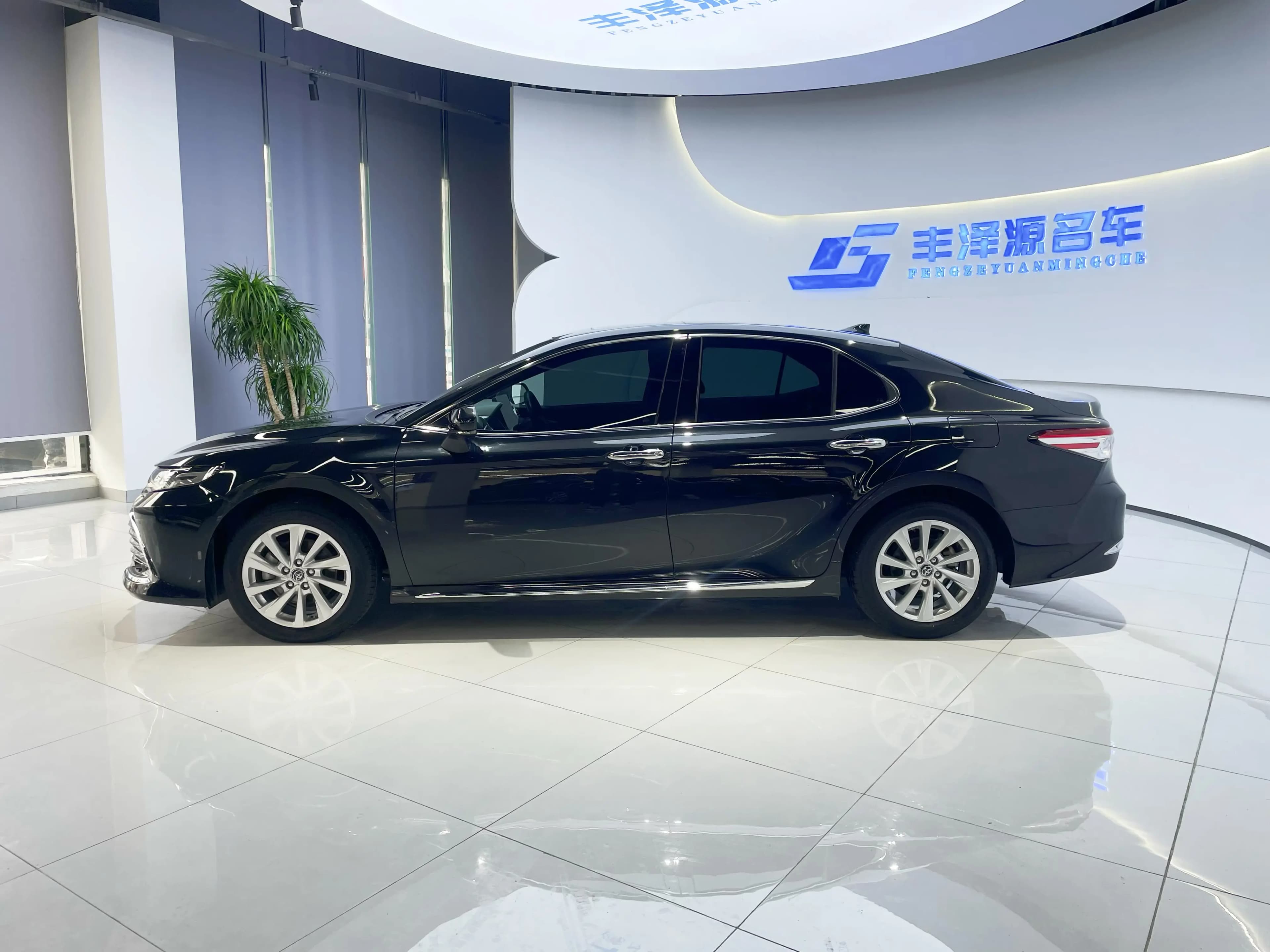 Toyota Camry 2023 г. 25586 км. — фото 3