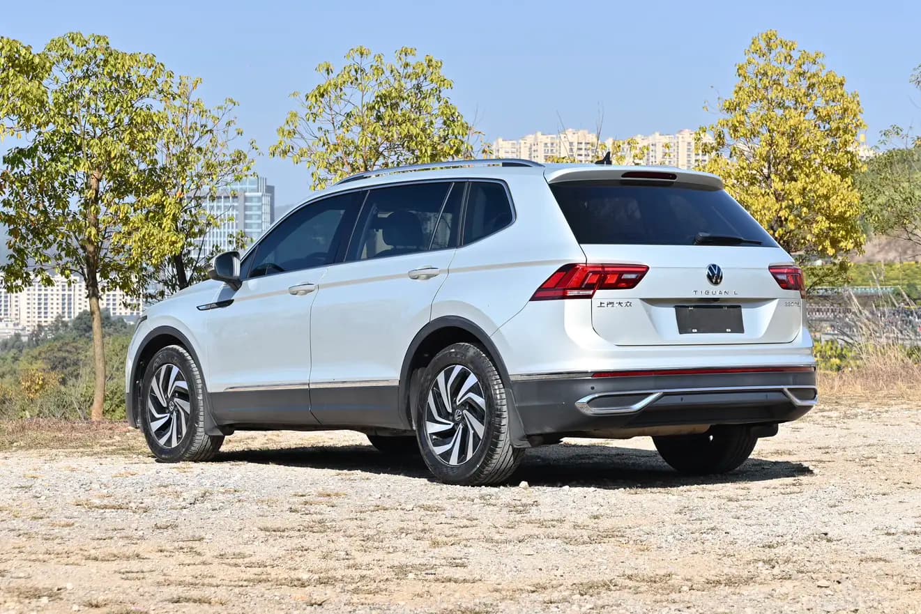 Volkswagen Tiguan L 2021 г. 34105 км. — фото 4
