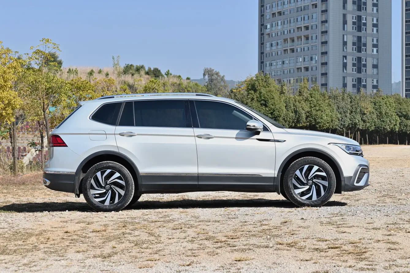 Volkswagen Tiguan L 2021 г. 34105 км. — фото 7