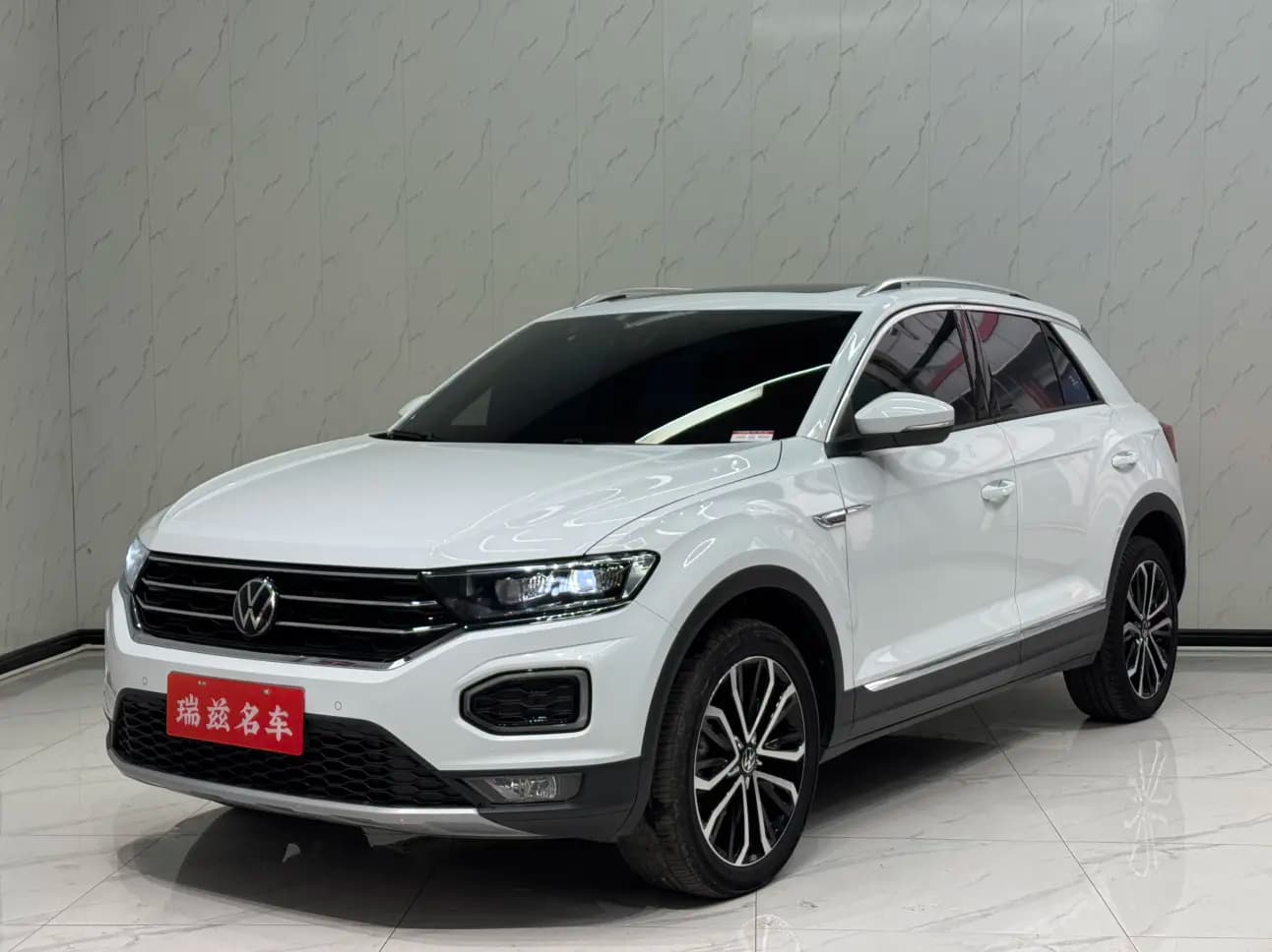 Volkswagen T-Roc 2023 г. 32143 км.