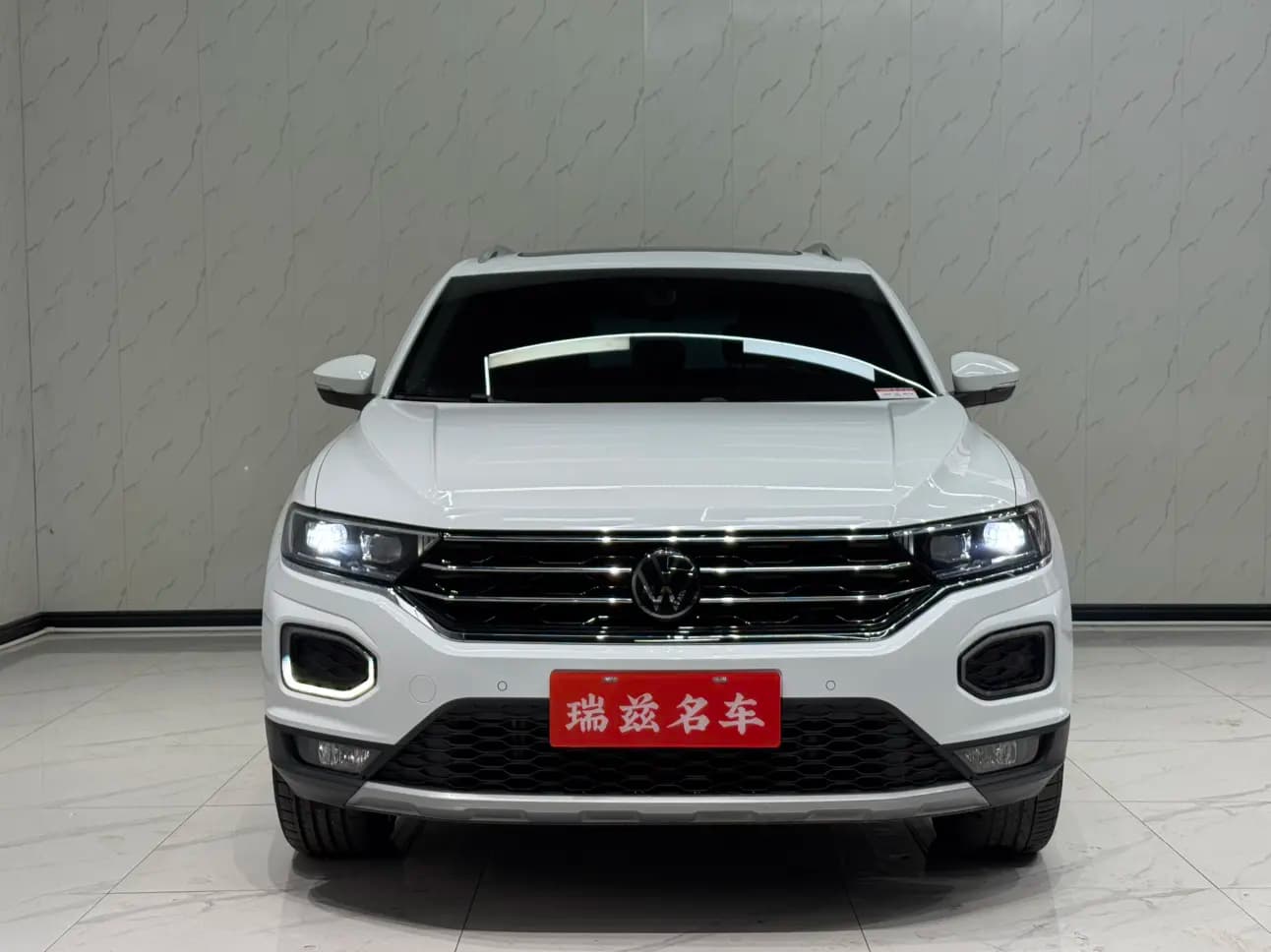 Volkswagen T-Roc 2023 г. 32143 км. — фото 2