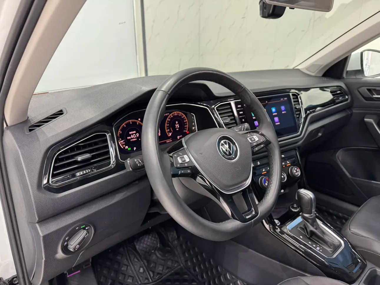 Volkswagen T-Roc 2023 г. 32143 км. — фото 11