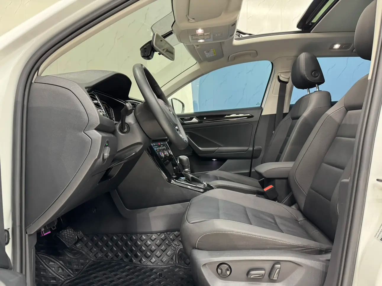 Volkswagen T-Roc 2023 г. 32143 км. — фото 12