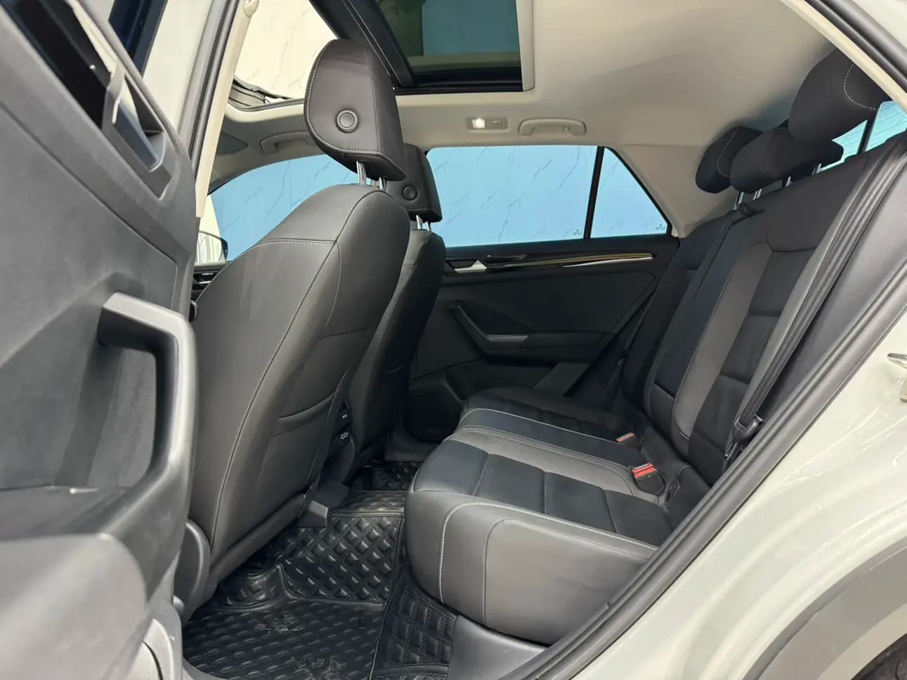 Volkswagen T-Roc 2023 г. 32143 км. — фото 14