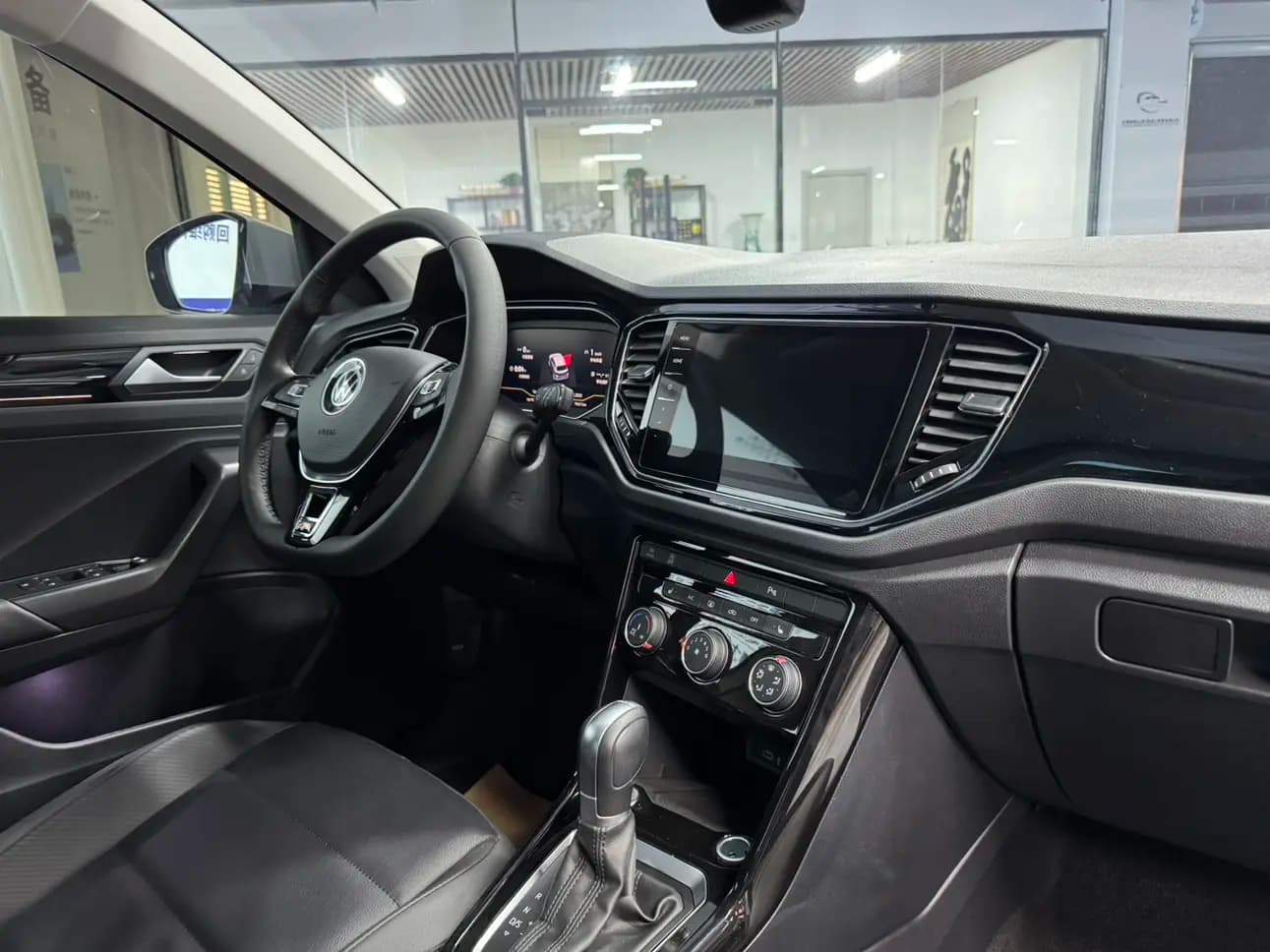 Volkswagen T-Roc 2023 г. 19144 км. — фото 11