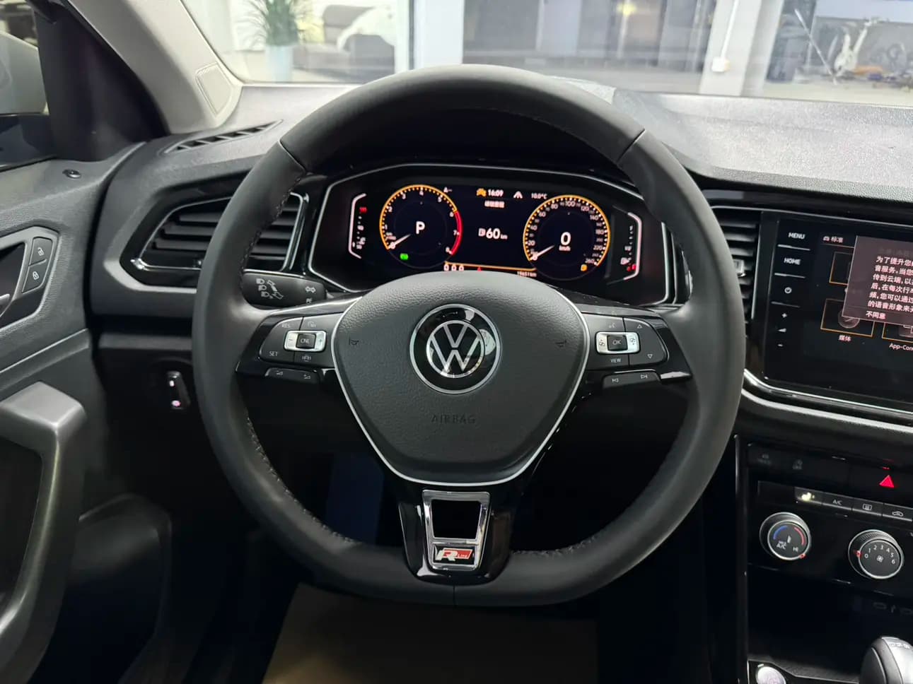 Volkswagen T-Roc 2023 г. 19144 км. — фото 14