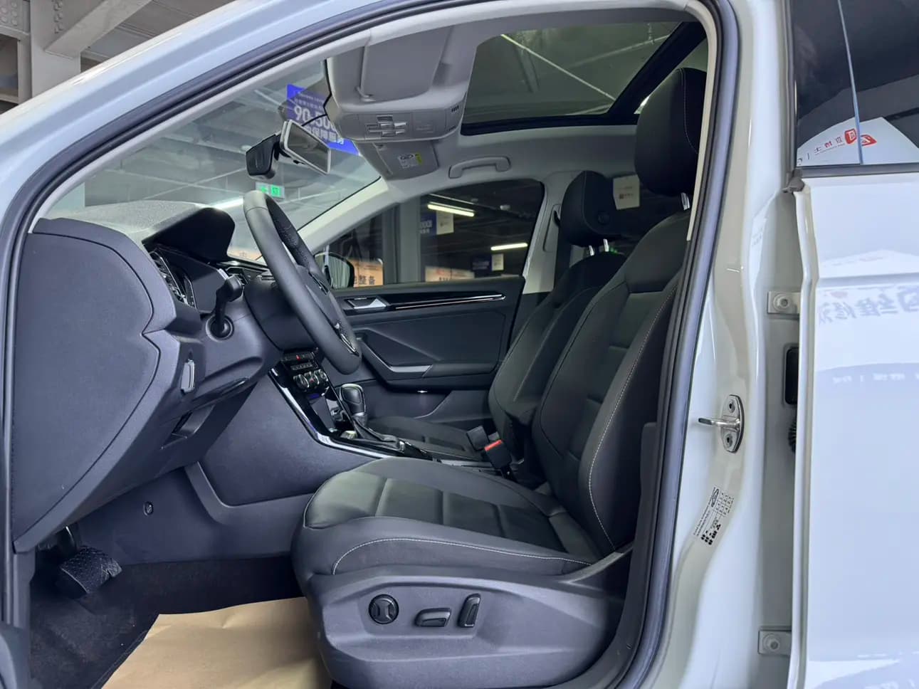 Volkswagen T-Roc 2023 г. 19144 км. — фото 17
