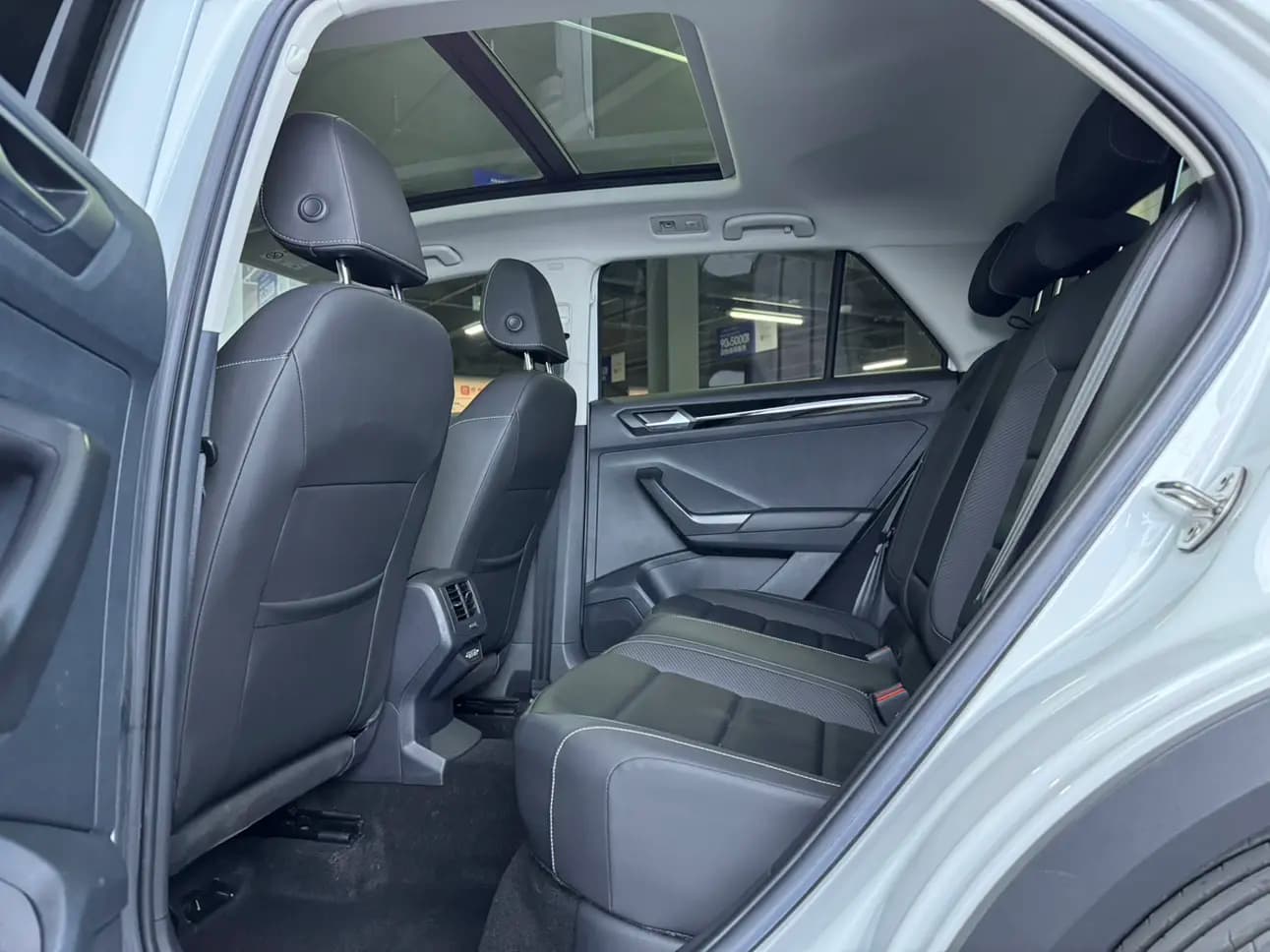 Volkswagen T-Roc 2023 г. 19144 км. — фото 18