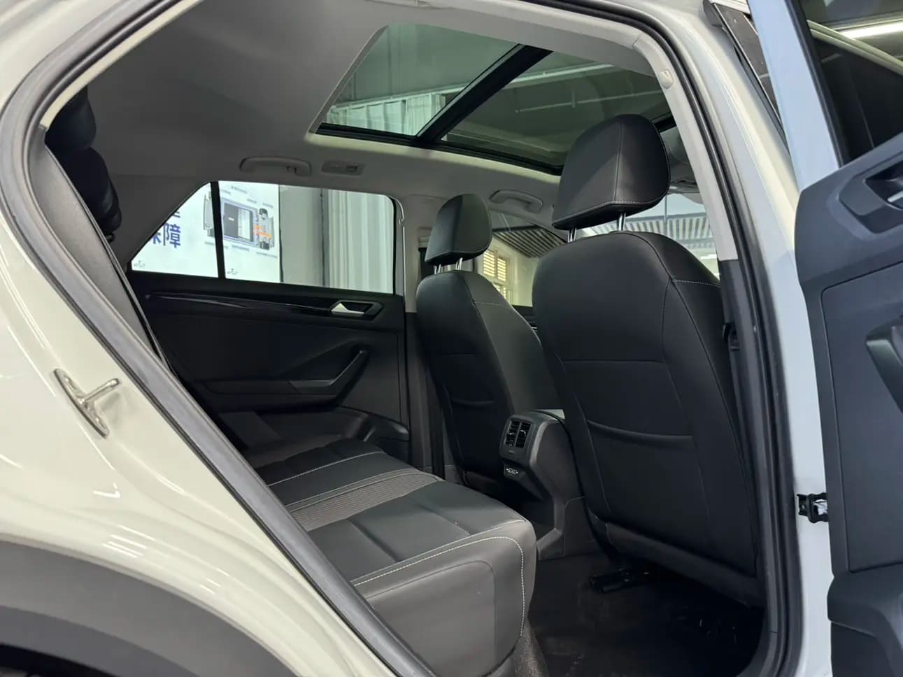 Volkswagen T-Roc 2023 г. 19144 км. — фото 19