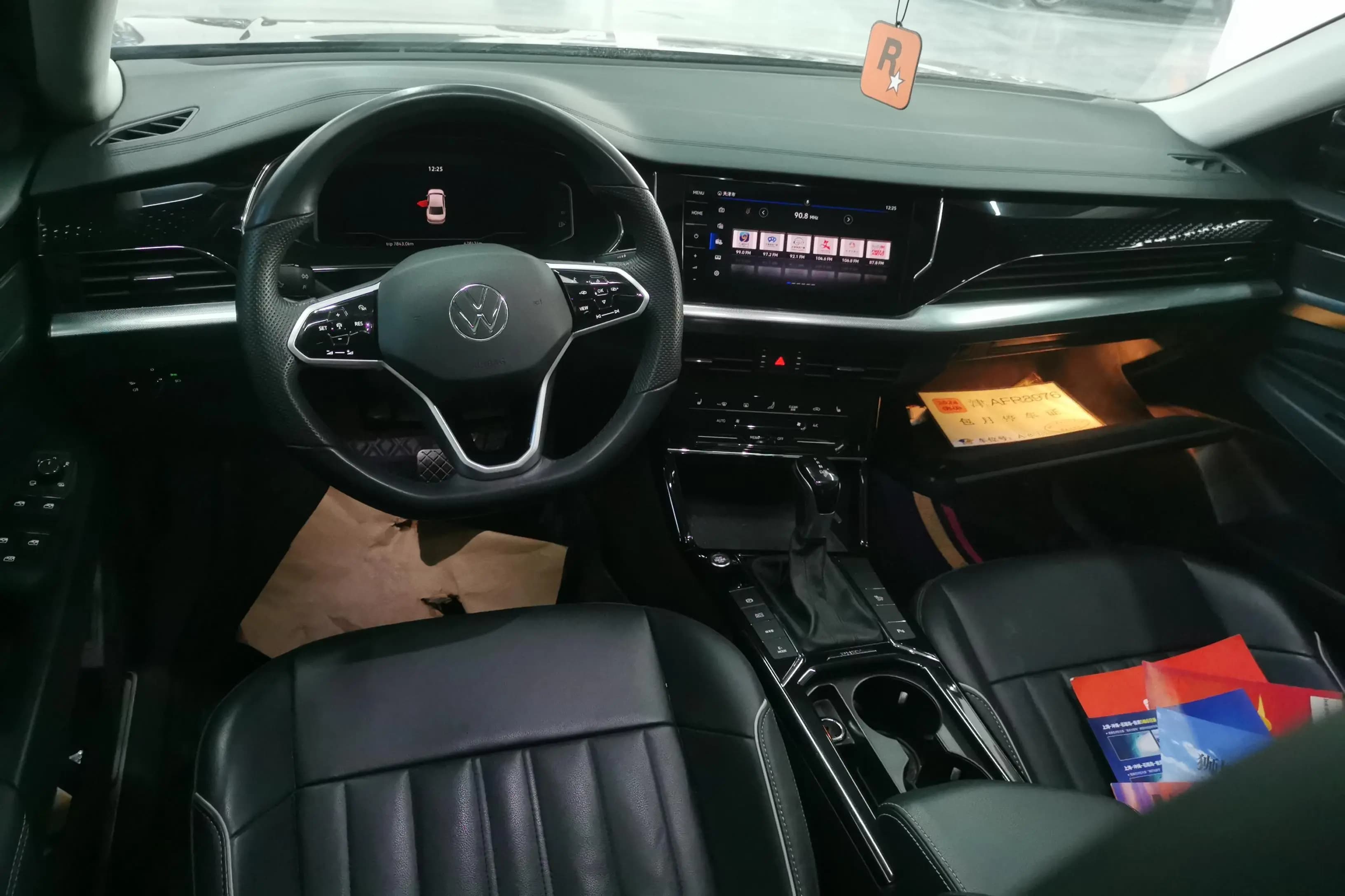 Volkswagen Passat PHEV 2023 г. 47800 км. — фото 13