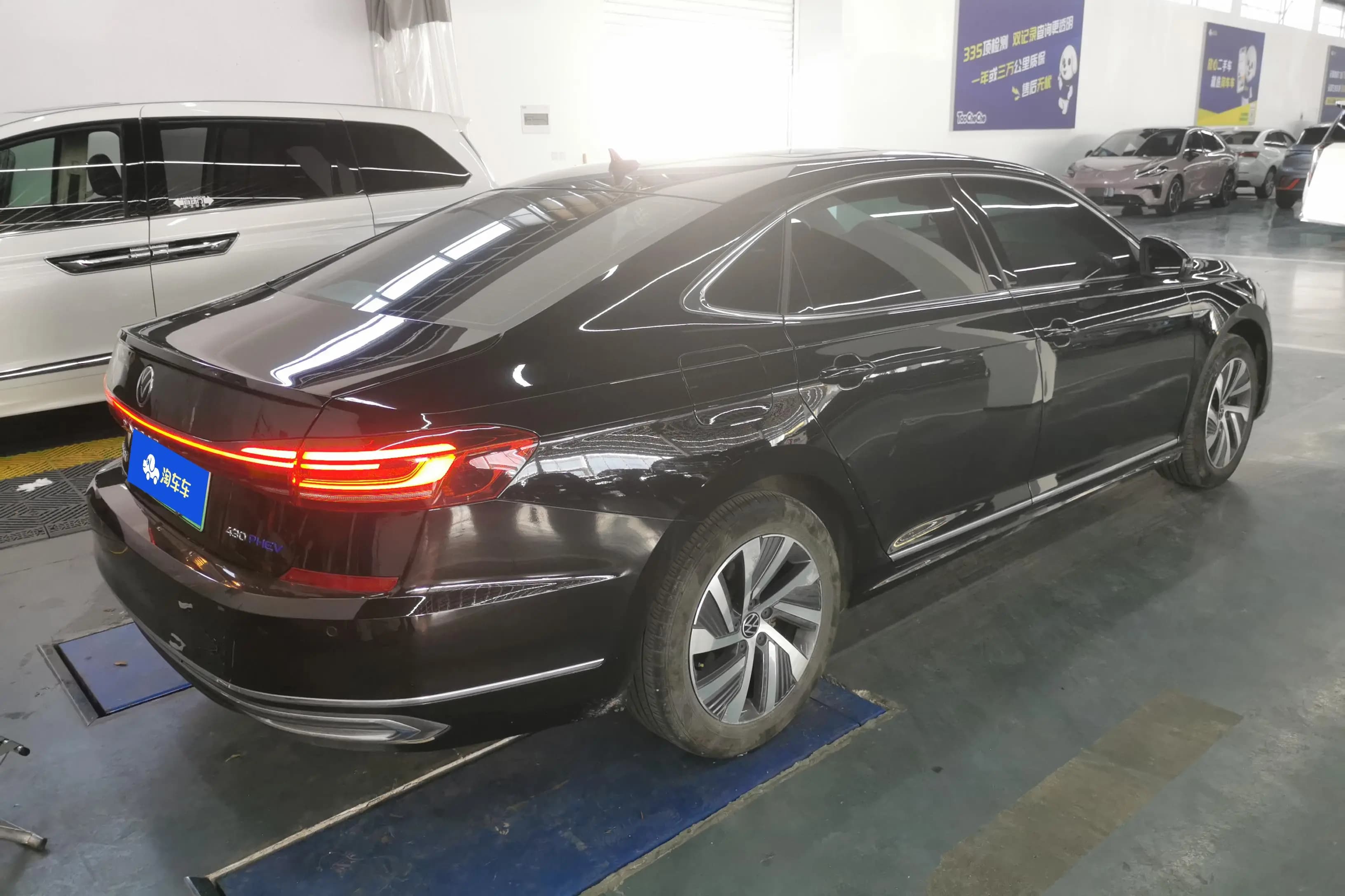 Volkswagen Passat PHEV 2023 г. 47800 км. — фото 3