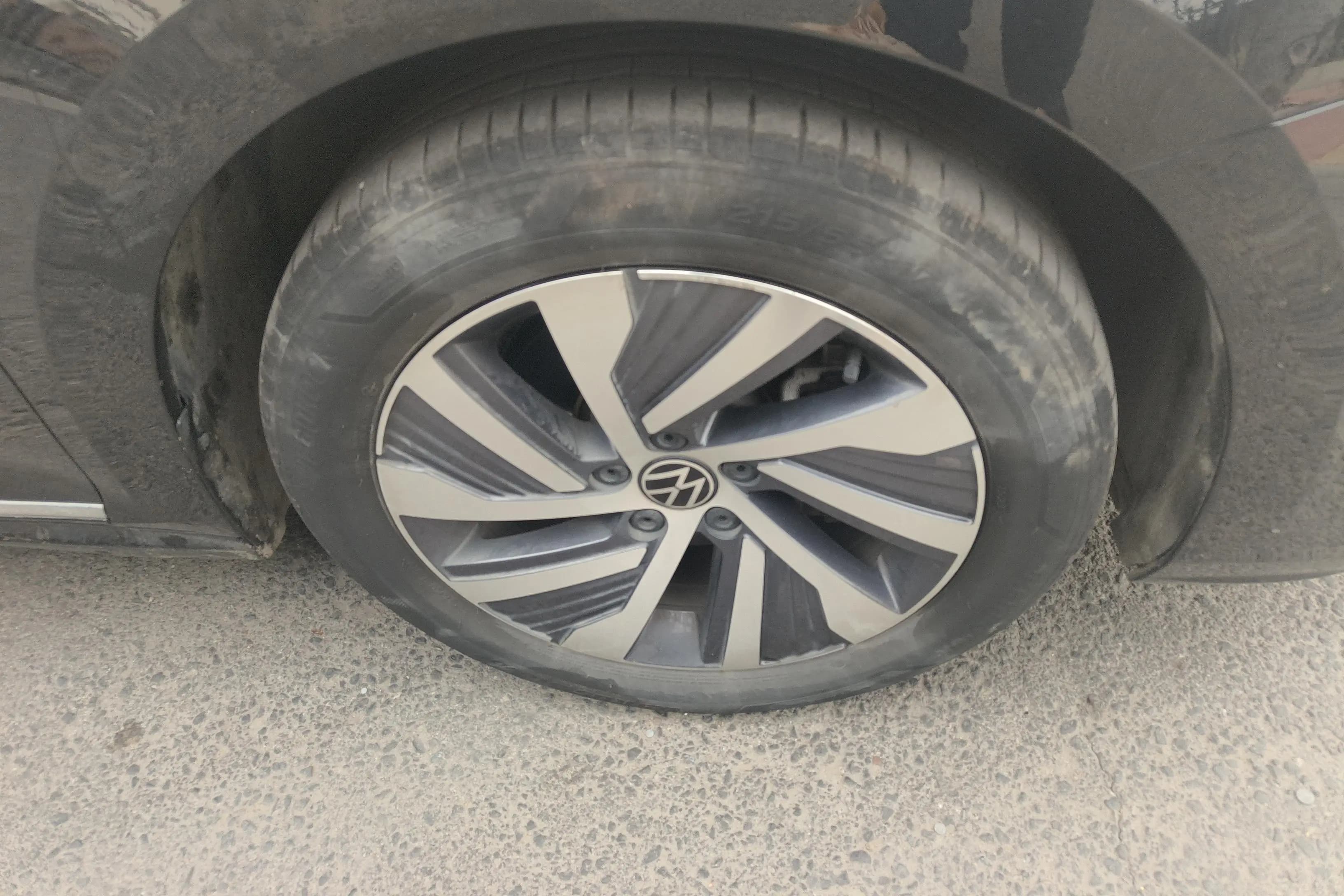 Volkswagen Passat PHEV 2023 г. 47800 км. — фото 4