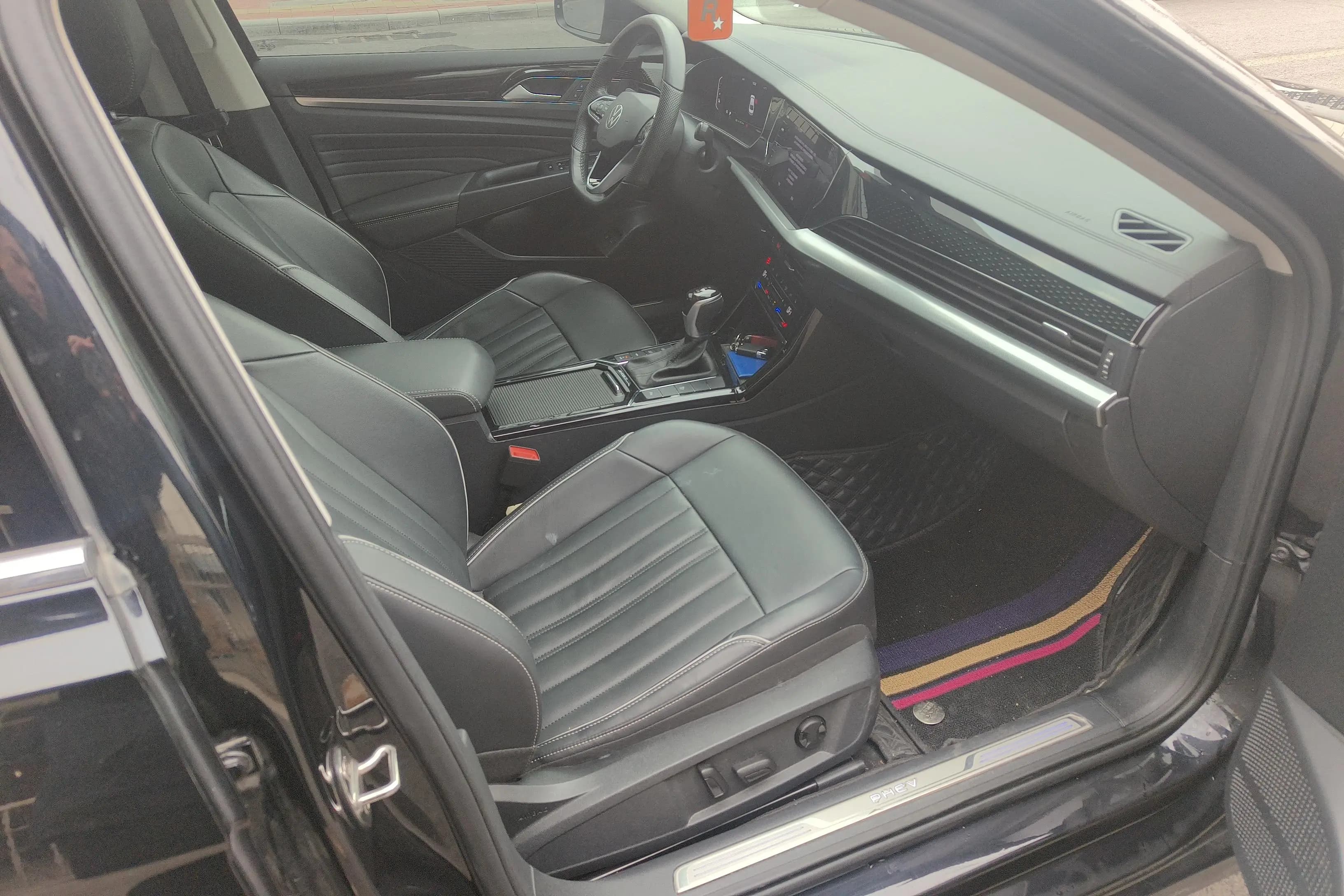 Volkswagen Passat PHEV 2023 г. 47800 км. — фото 7