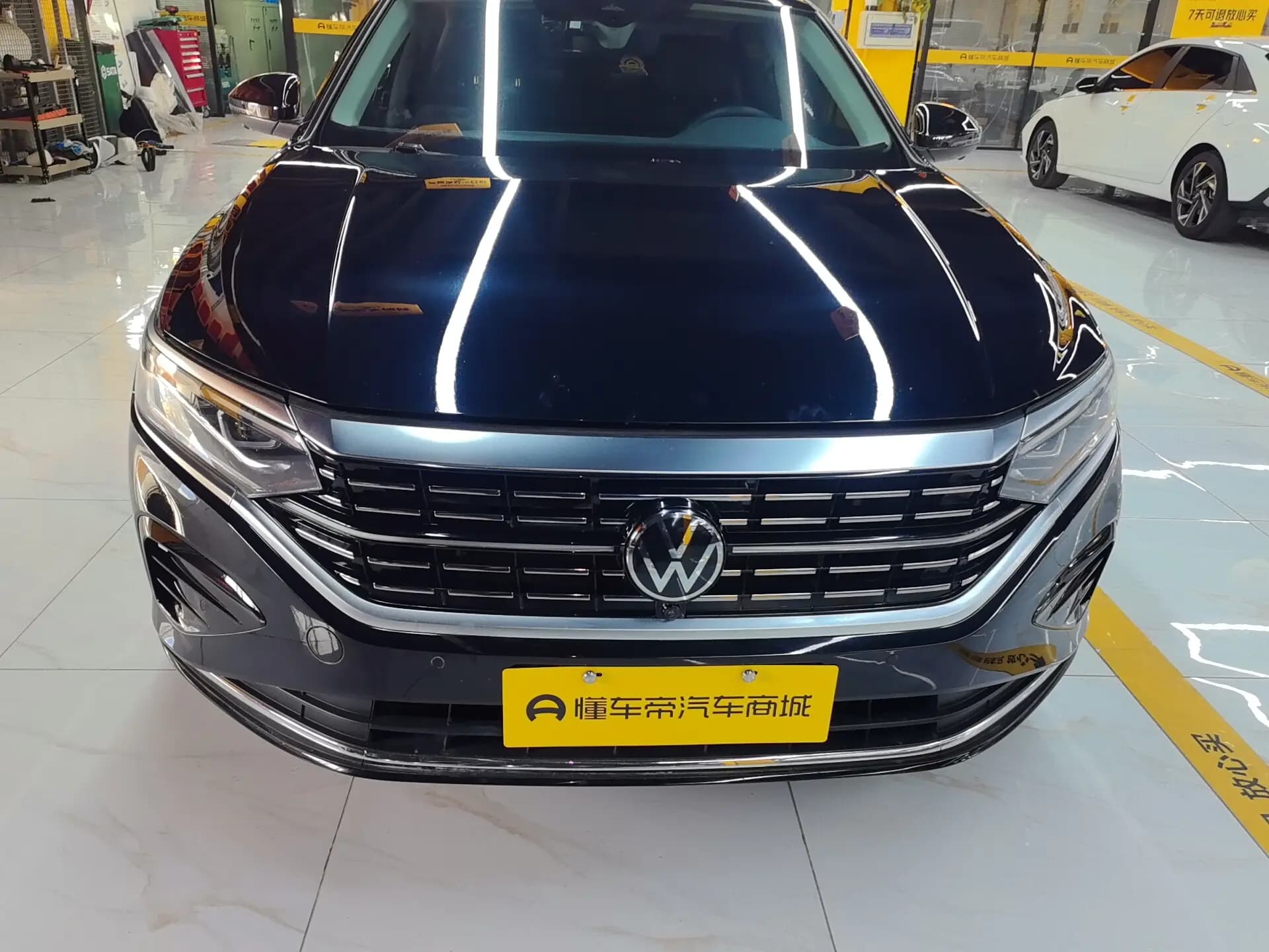 Volkswagen Passat 2023 г. 36601 км. — фото 2