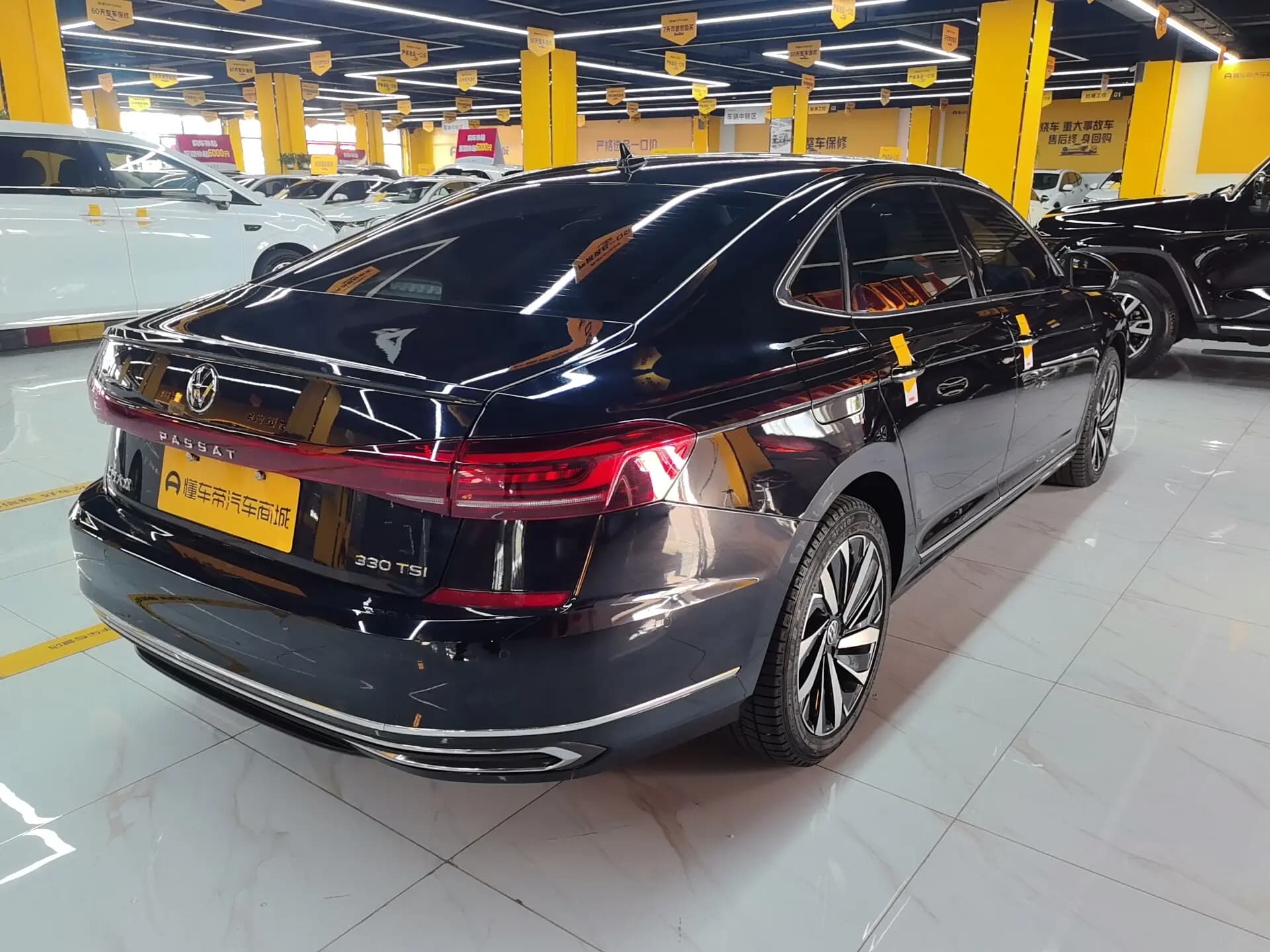 Volkswagen Passat 2023 г. 36601 км. — фото 4