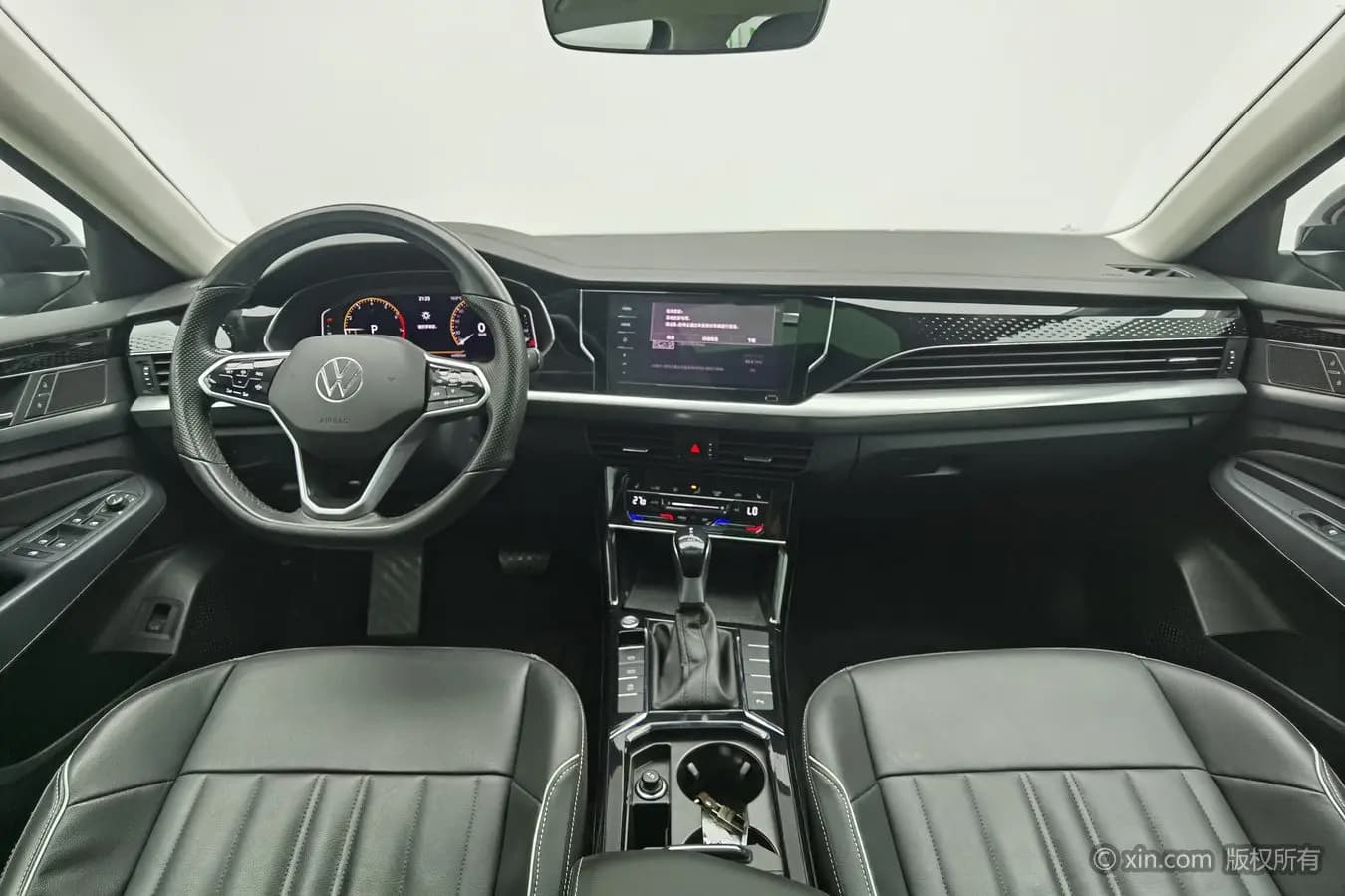 Volkswagen Passat 2023 г. 44902 км. — фото 11