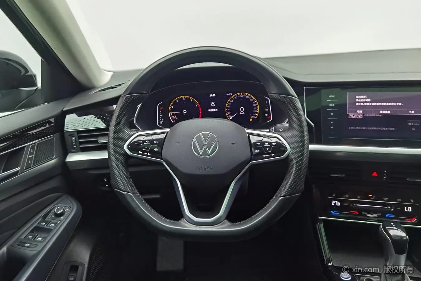 Volkswagen Passat 2023 г. 44902 км. — фото 13