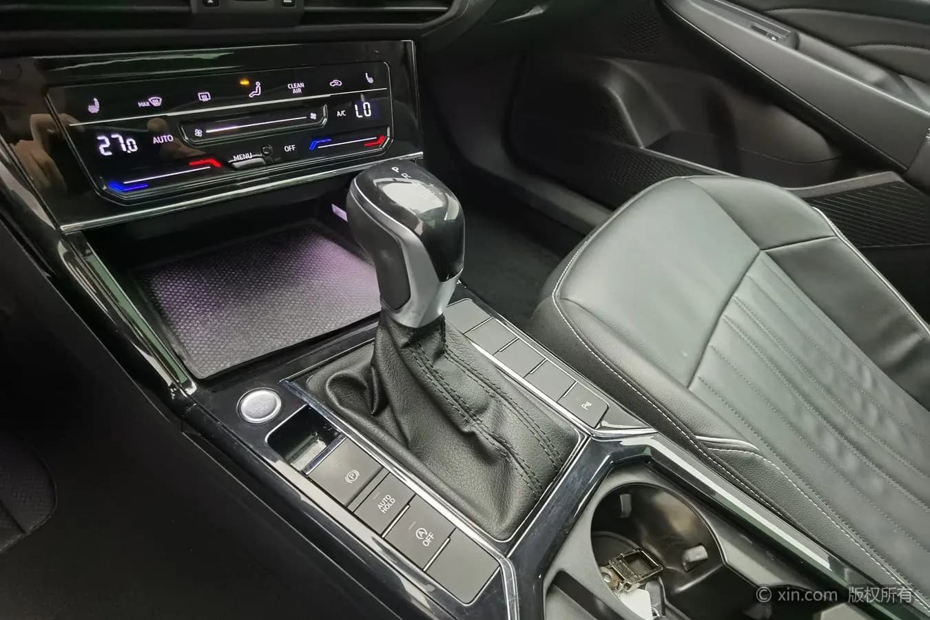 Volkswagen Passat 2023 г. 44902 км. — фото 14
