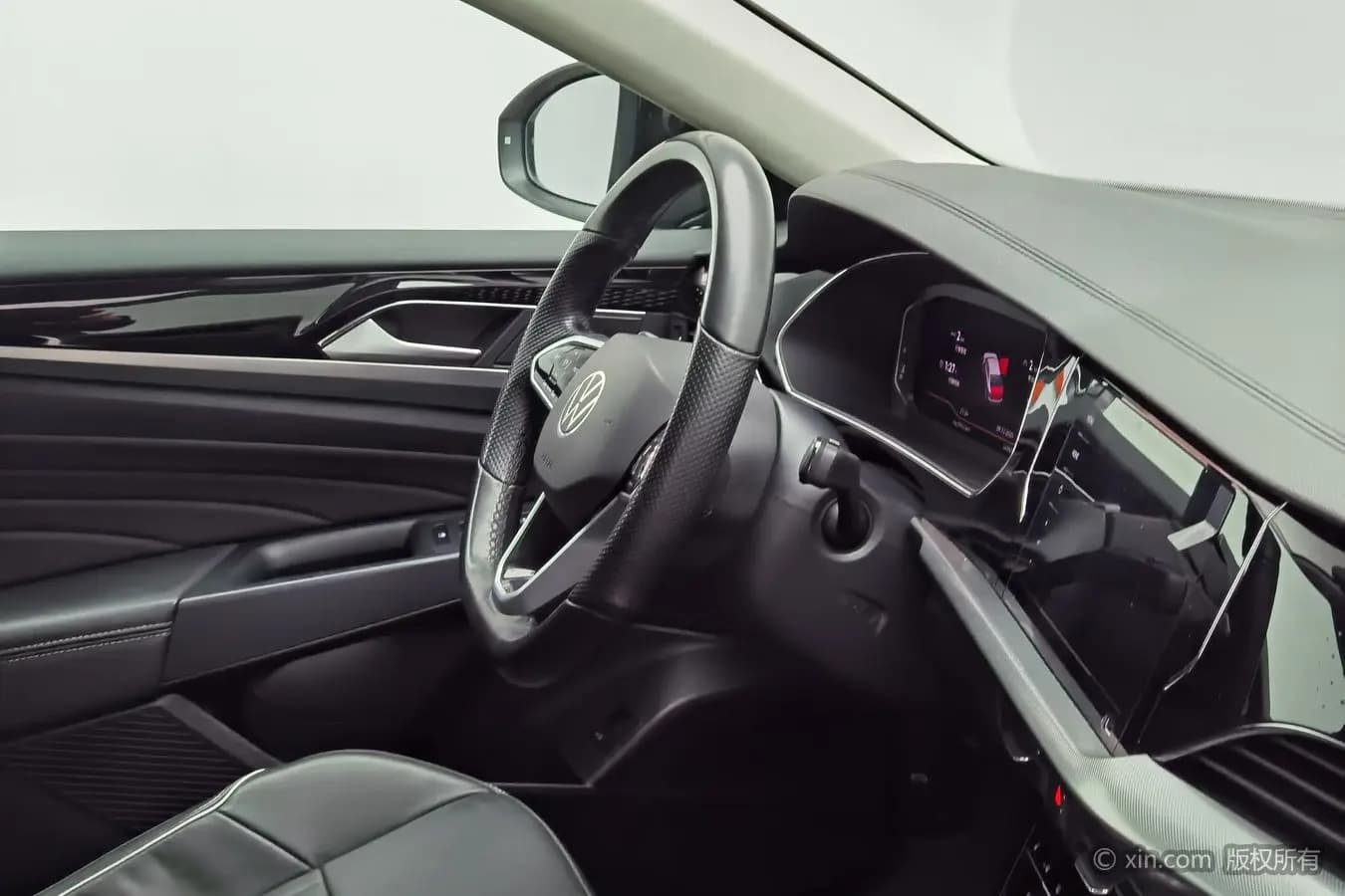Volkswagen Passat 2023 г. 44902 км. — фото 16