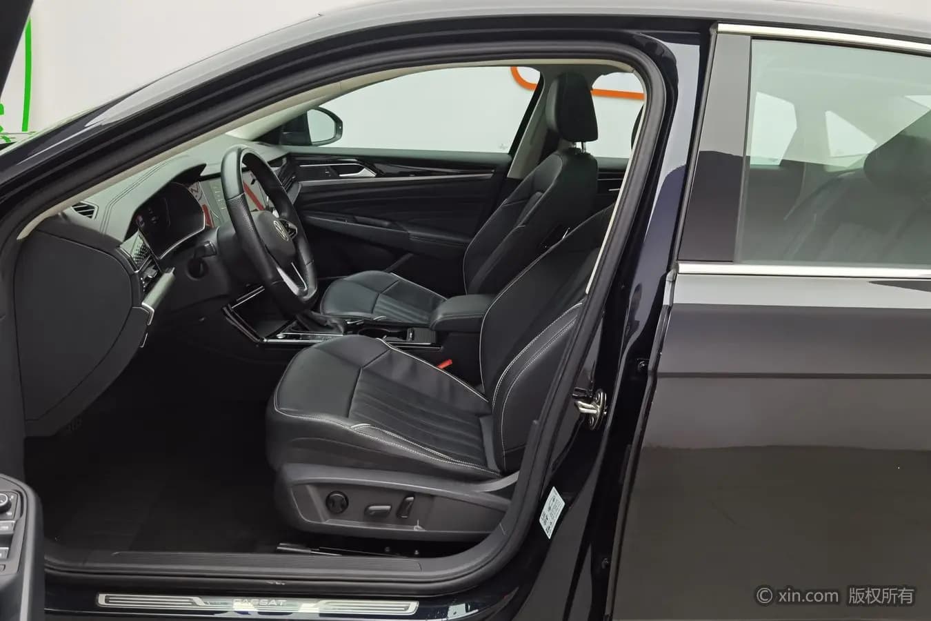 Volkswagen Passat 2023 г. 44902 км. — фото 17