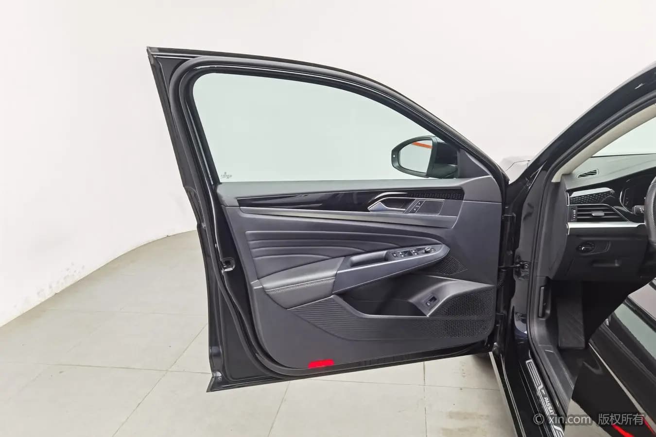 Volkswagen Passat 2023 г. 44902 км. — фото 21