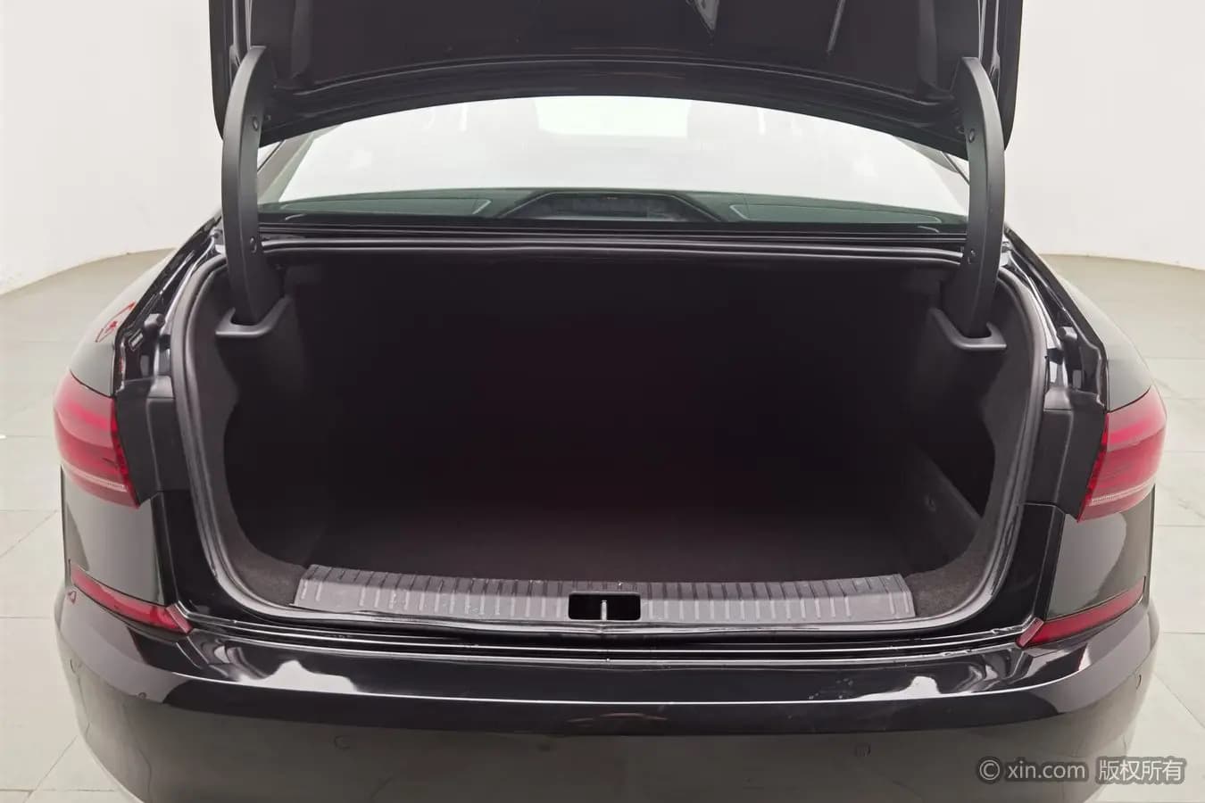 Volkswagen Passat 2023 г. 44902 км. — фото 23