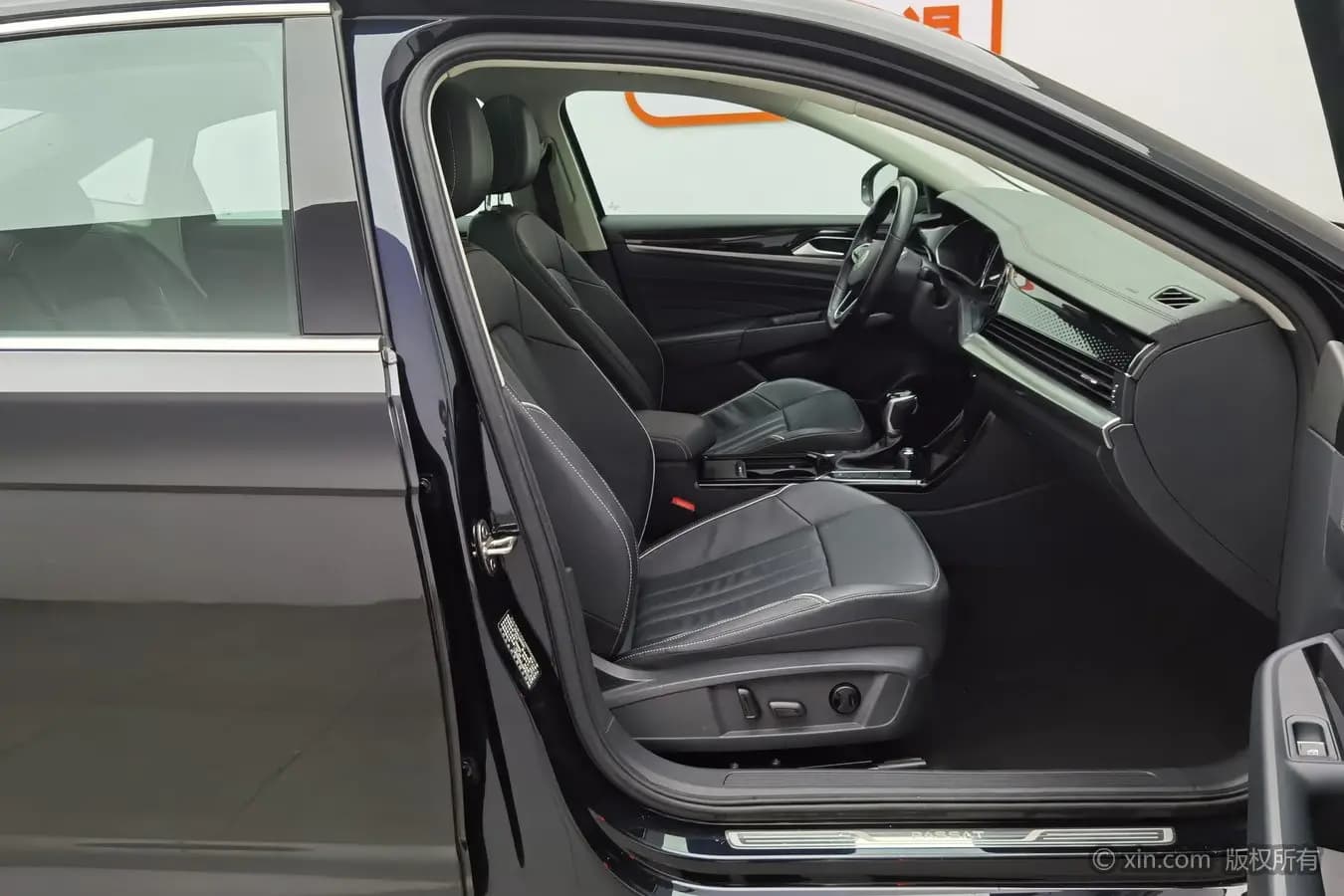 Volkswagen Passat 2023 г. 44902 км. — фото 24