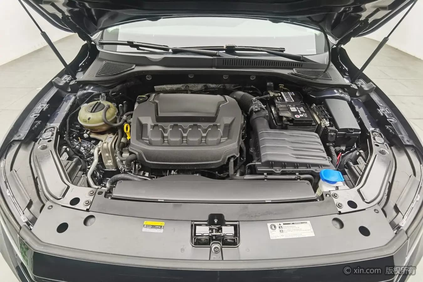 Volkswagen Passat 2023 г. 44902 км. — фото 5