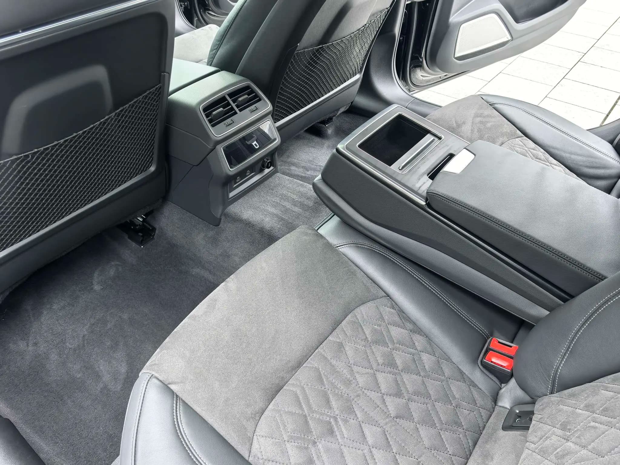 Audi A6L 2024 г. 30104 км. — фото 13