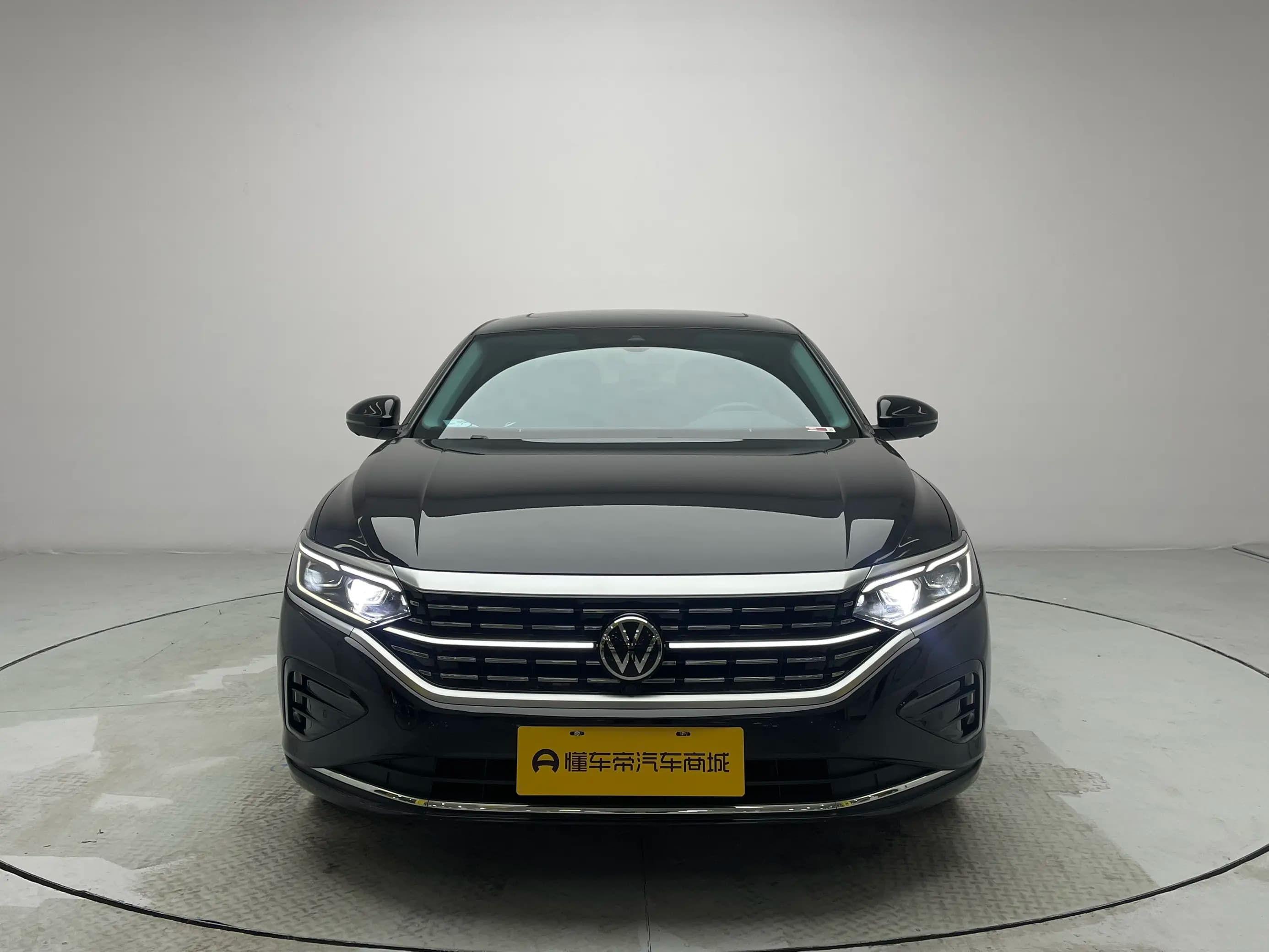 Volkswagen Passat 2023 г. 43304 км. — фото 2