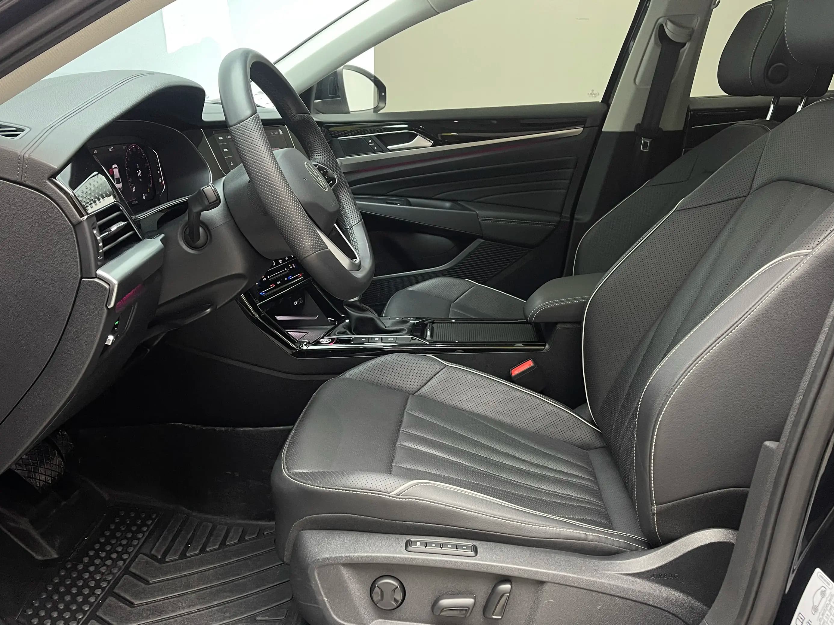 Volkswagen Passat 2023 г. 43304 км. — фото 17