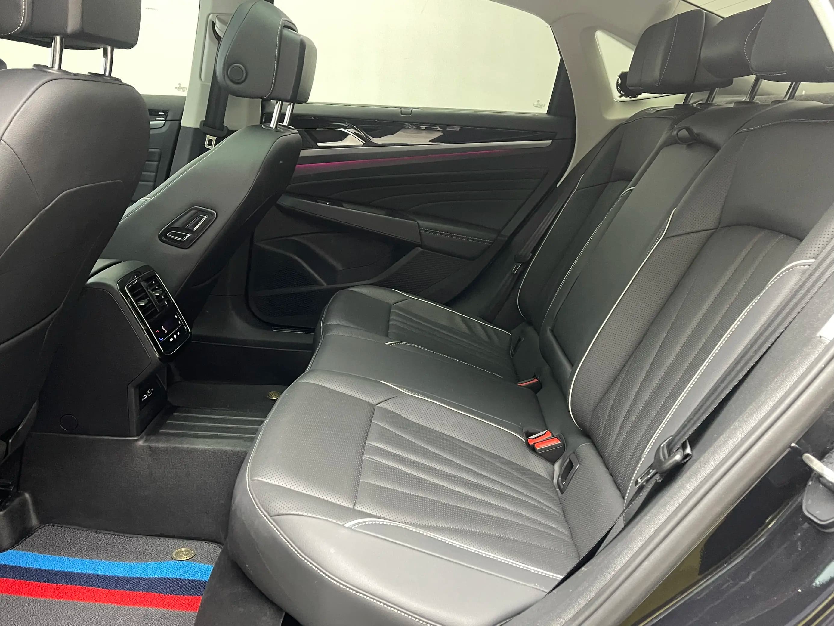 Volkswagen Passat 2023 г. 43304 км. — фото 18
