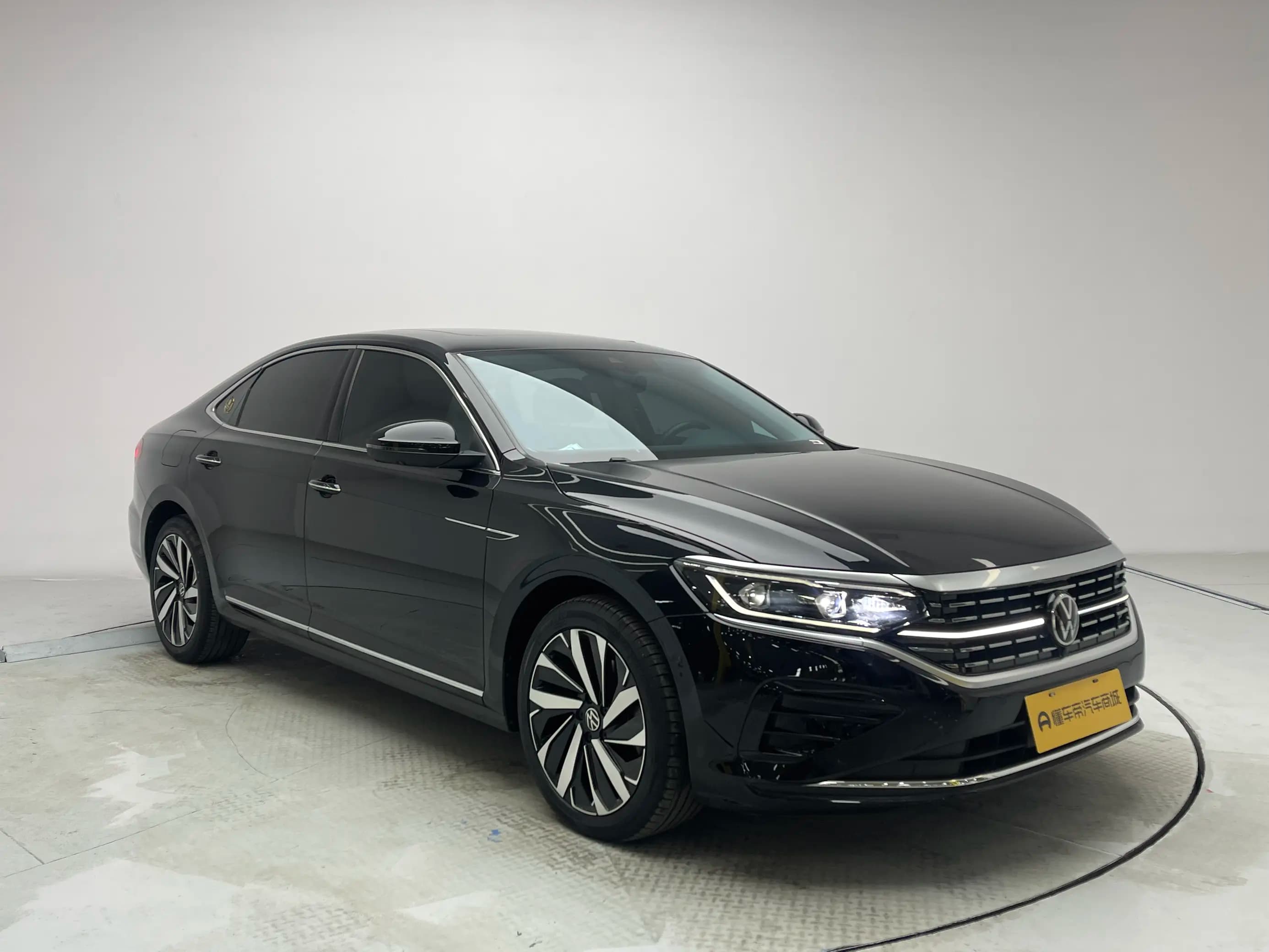 Volkswagen Passat 2023 г. 43304 км. — фото 3