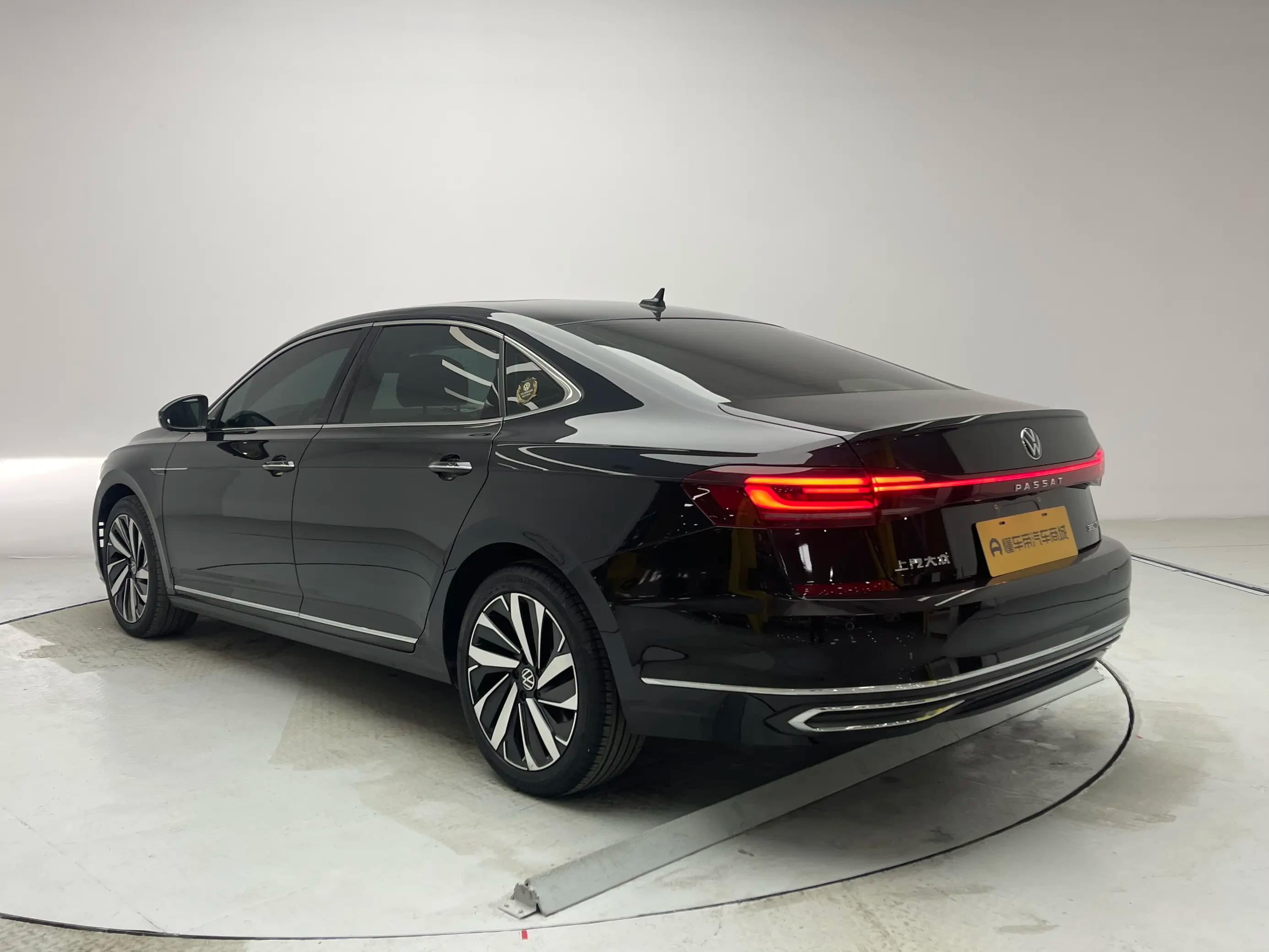 Volkswagen Passat 2023 г. 43304 км. — фото 5
