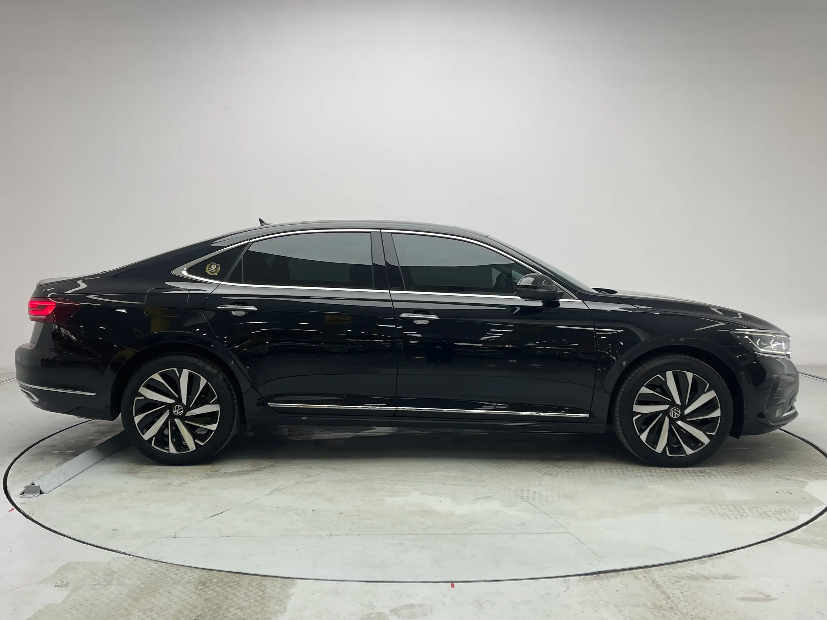 Volkswagen Passat 2023 г. 43304 км. — фото 8
