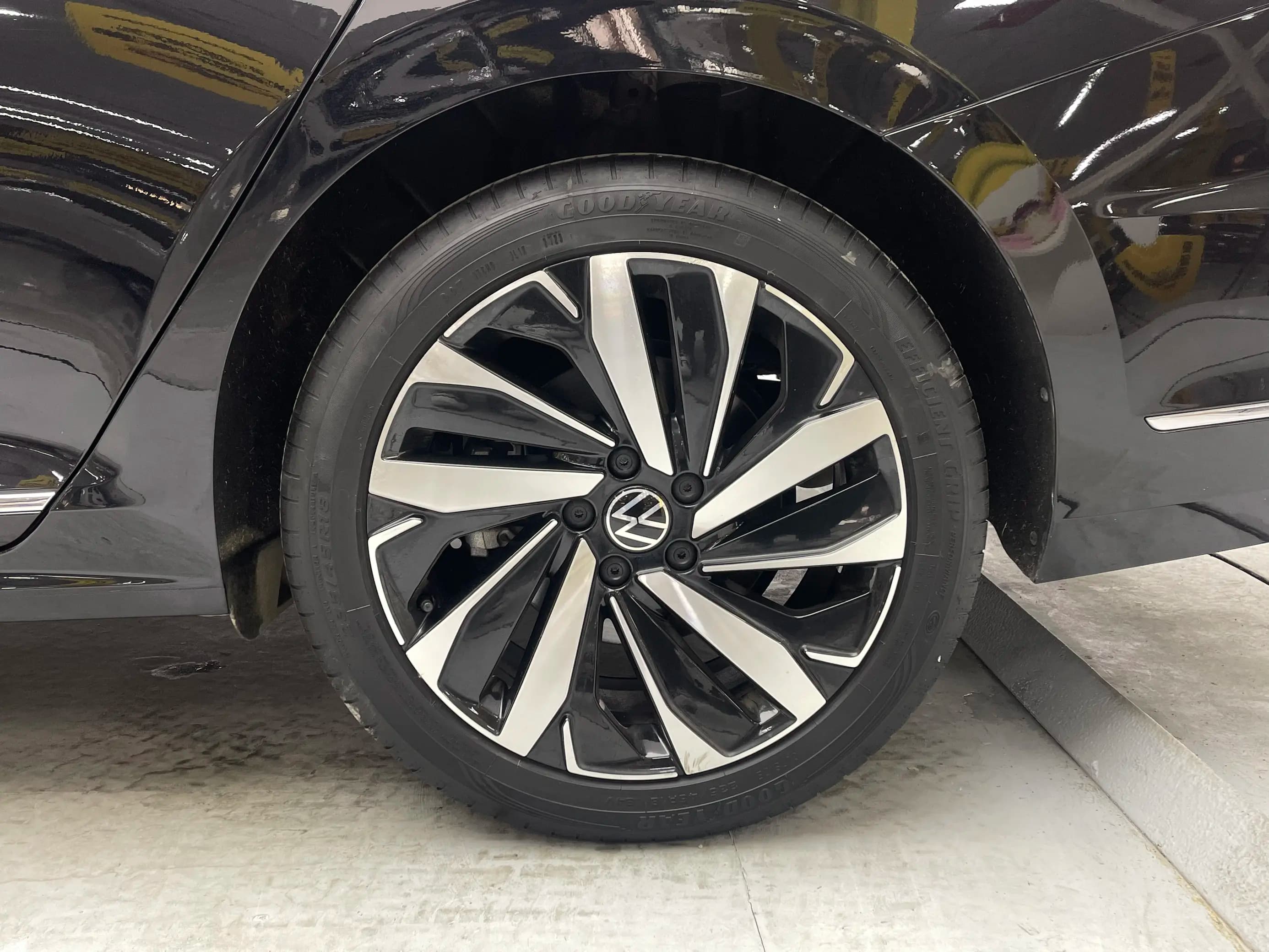 Volkswagen Passat 2023 г. 43304 км. — фото 9