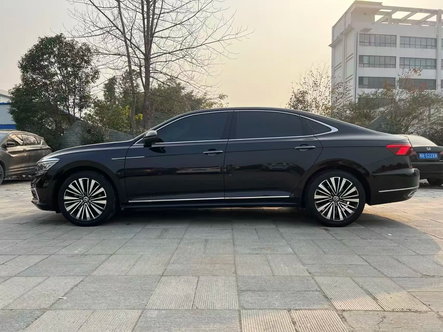 Volkswagen Passat 2021 г. 110005 км. — фото 4