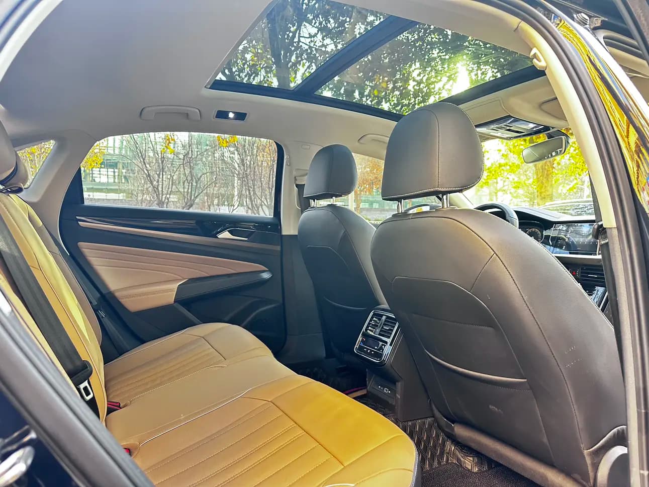 Volkswagen Passat 2022 г. 78009 км. — фото 10