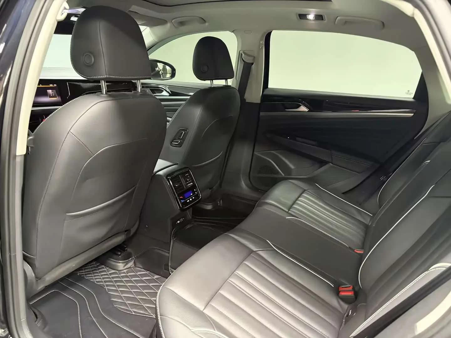 Volkswagen Passat 2023 г. 67010 км. — фото 13
