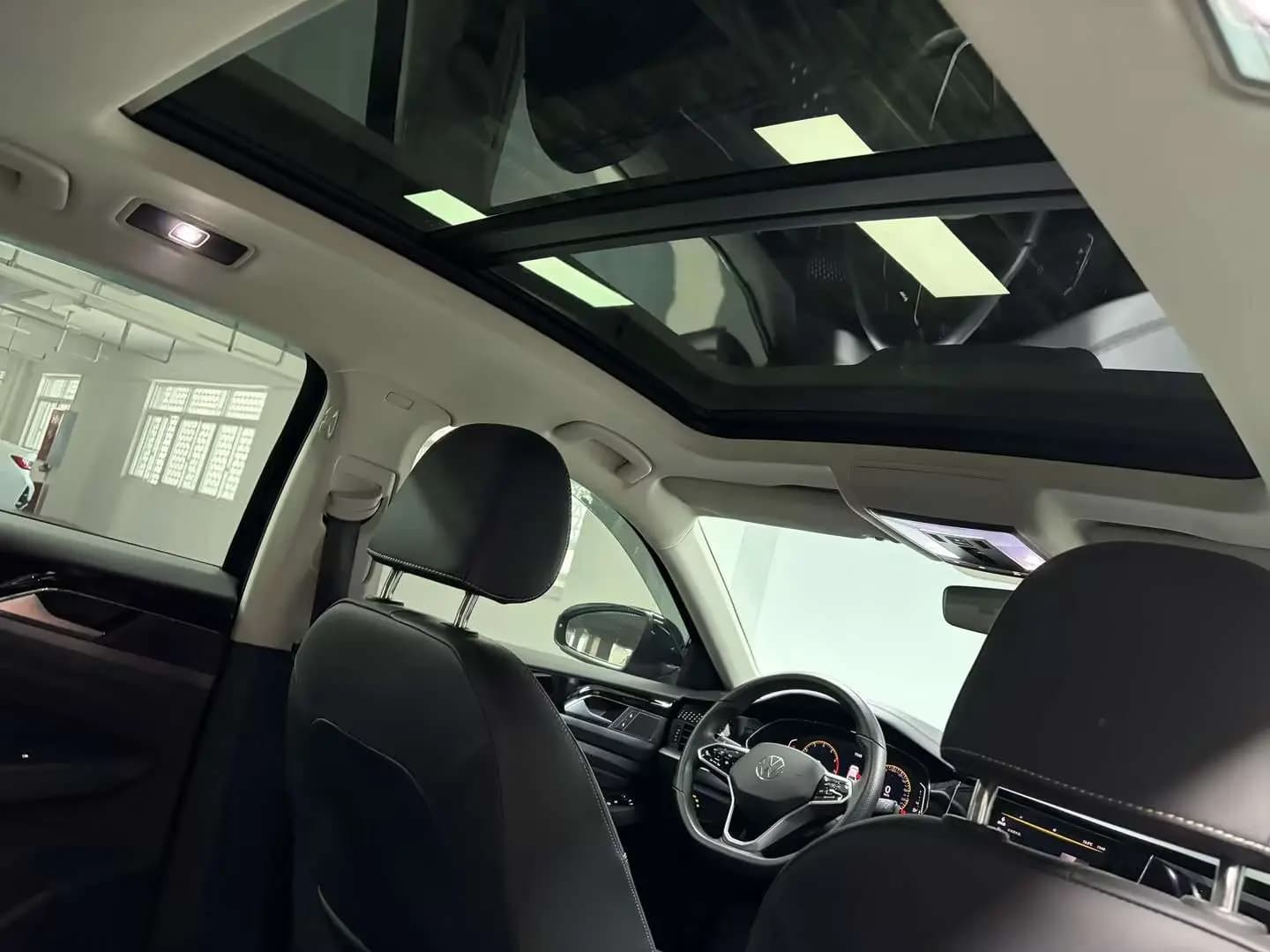 Volkswagen Passat 2023 г. 67010 км. — фото 15