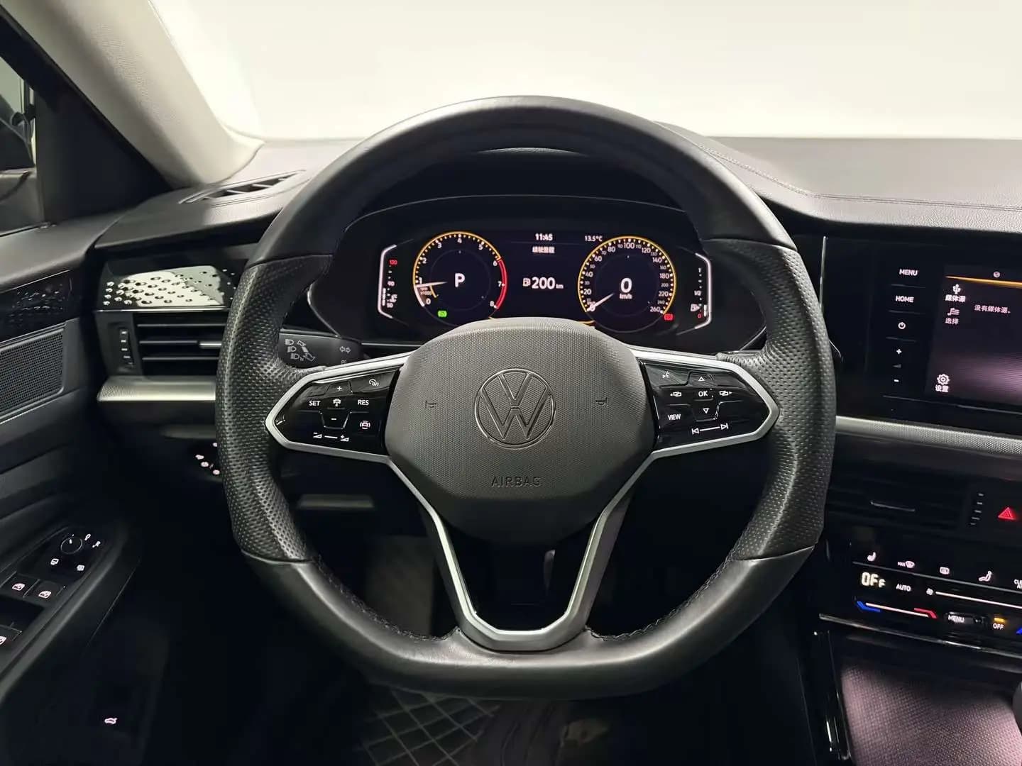 Volkswagen Passat 2023 г. 67010 км. — фото 9