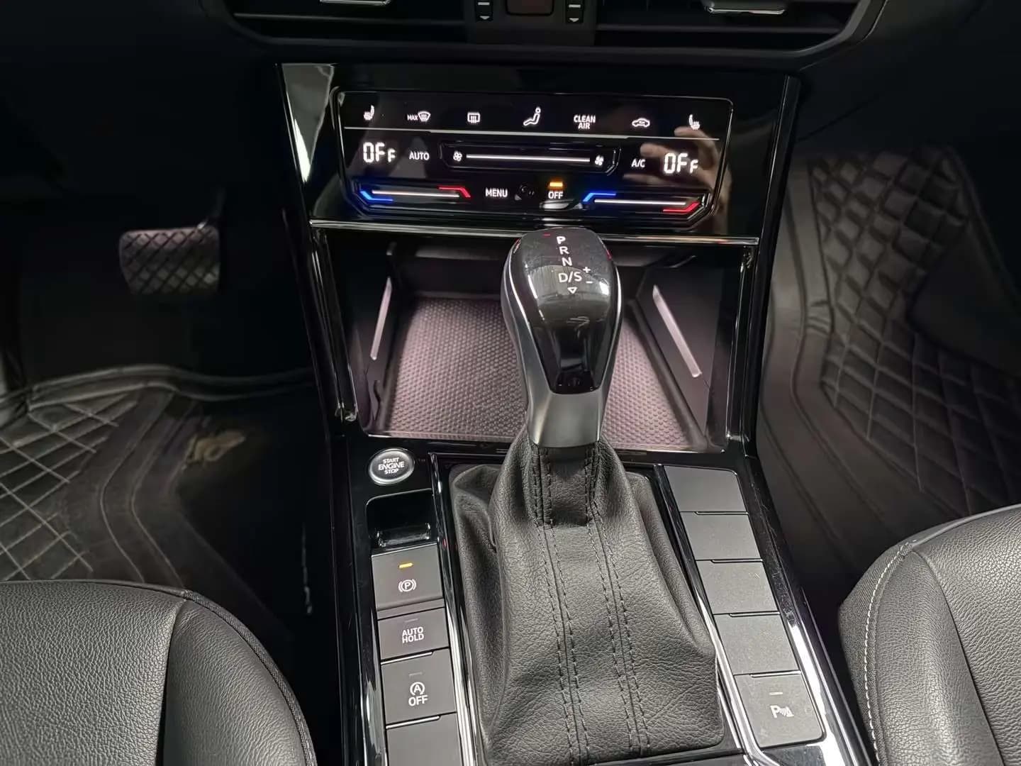 Volkswagen Passat 2023 г. 67010 км. — фото 10