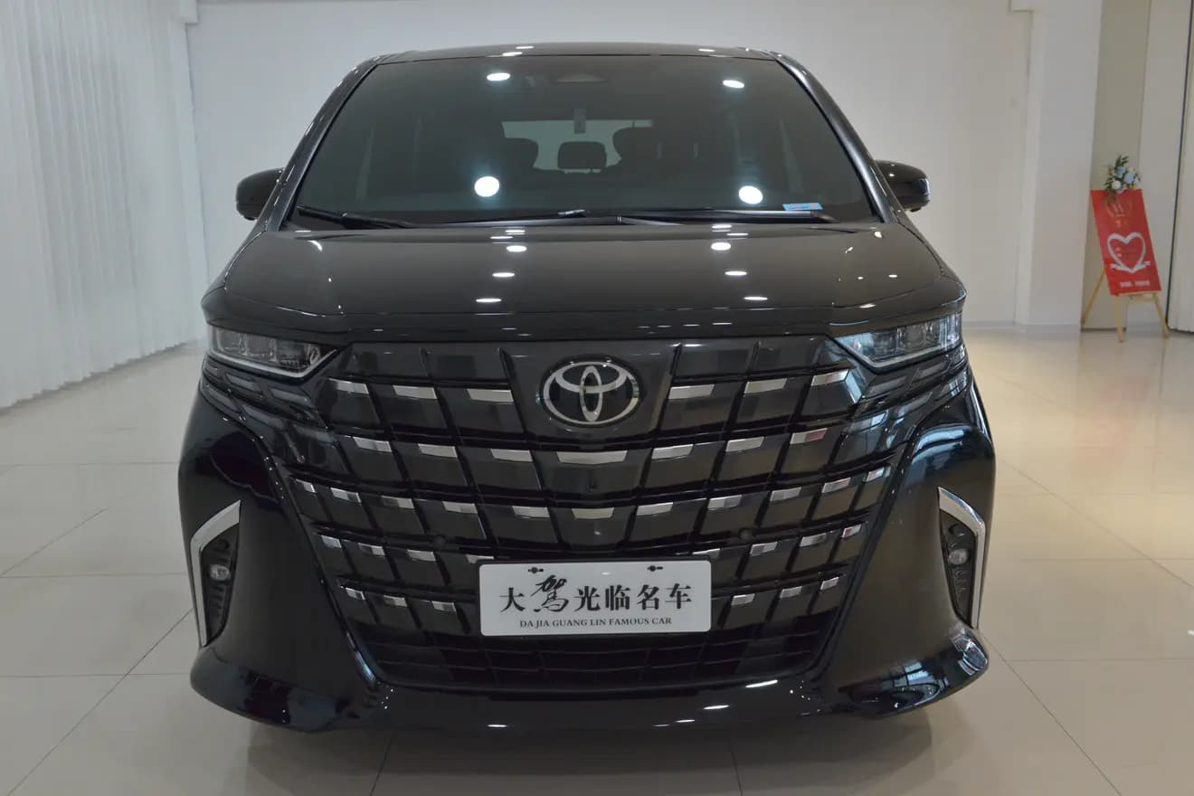 Toyota Alphard 2024 г. 49001 км. — фото 2