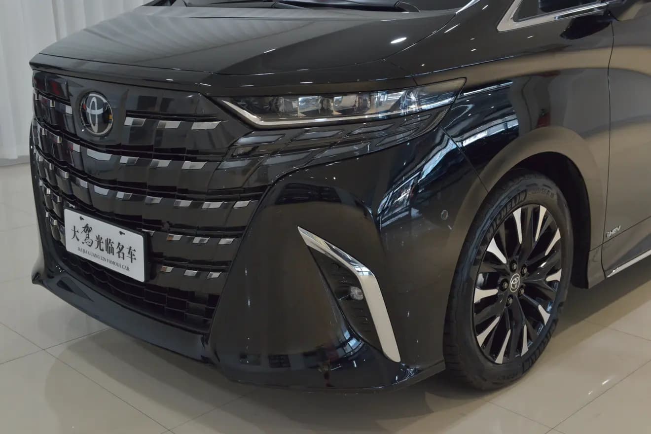 Toyota Alphard 2024 г. 49001 км. — фото 11