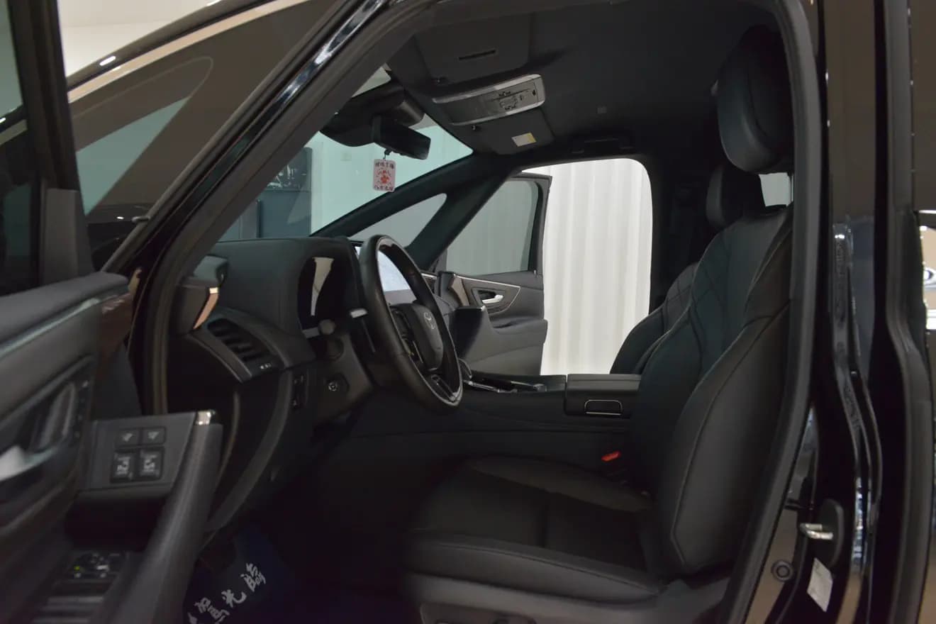 Toyota Alphard 2024 г. 49001 км. — фото 16