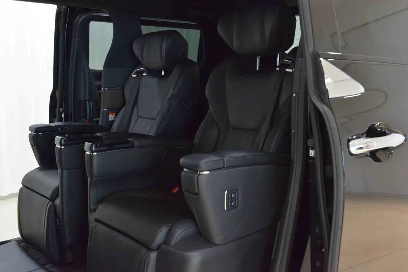 Toyota Alphard 2024 г. 49001 км. — фото 19