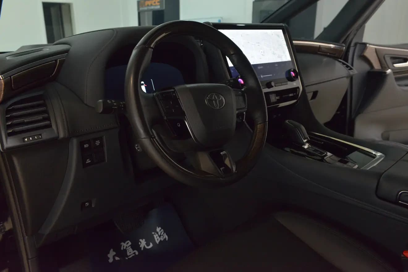 Toyota Alphard 2024 г. 49001 км. — фото 20